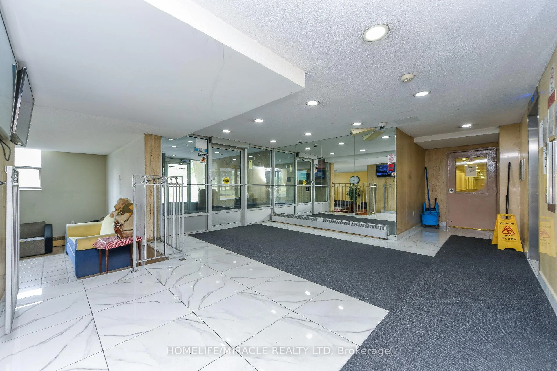 Photo 8 of Unit 1910, 2645 Kipling Avenue, Etobicoke, Mount Olive-Silverstone-Jamestown — HOMEH
