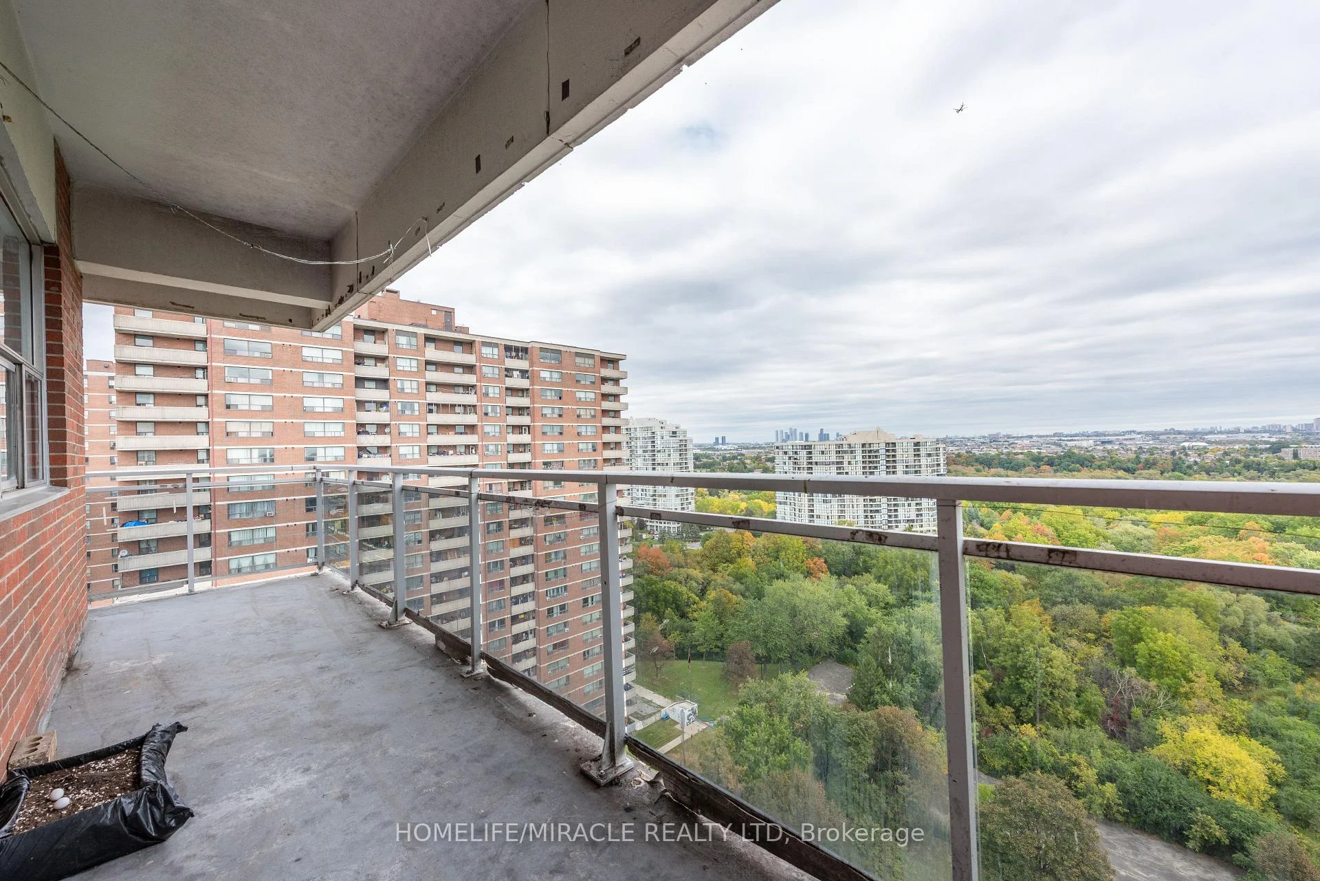 Photo 17 of Unit 1910, 2645 Kipling Avenue, Etobicoke, Mount Olive-Silverstone-Jamestown — HOMEH