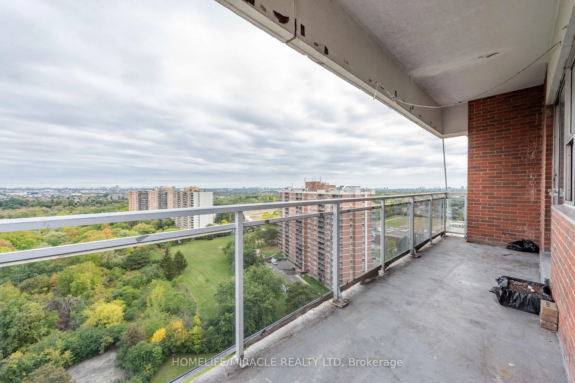 Photo 18 of Unit 1910, 2645 Kipling Avenue, Etobicoke, Mount Olive-Silverstone-Jamestown — HOMEH