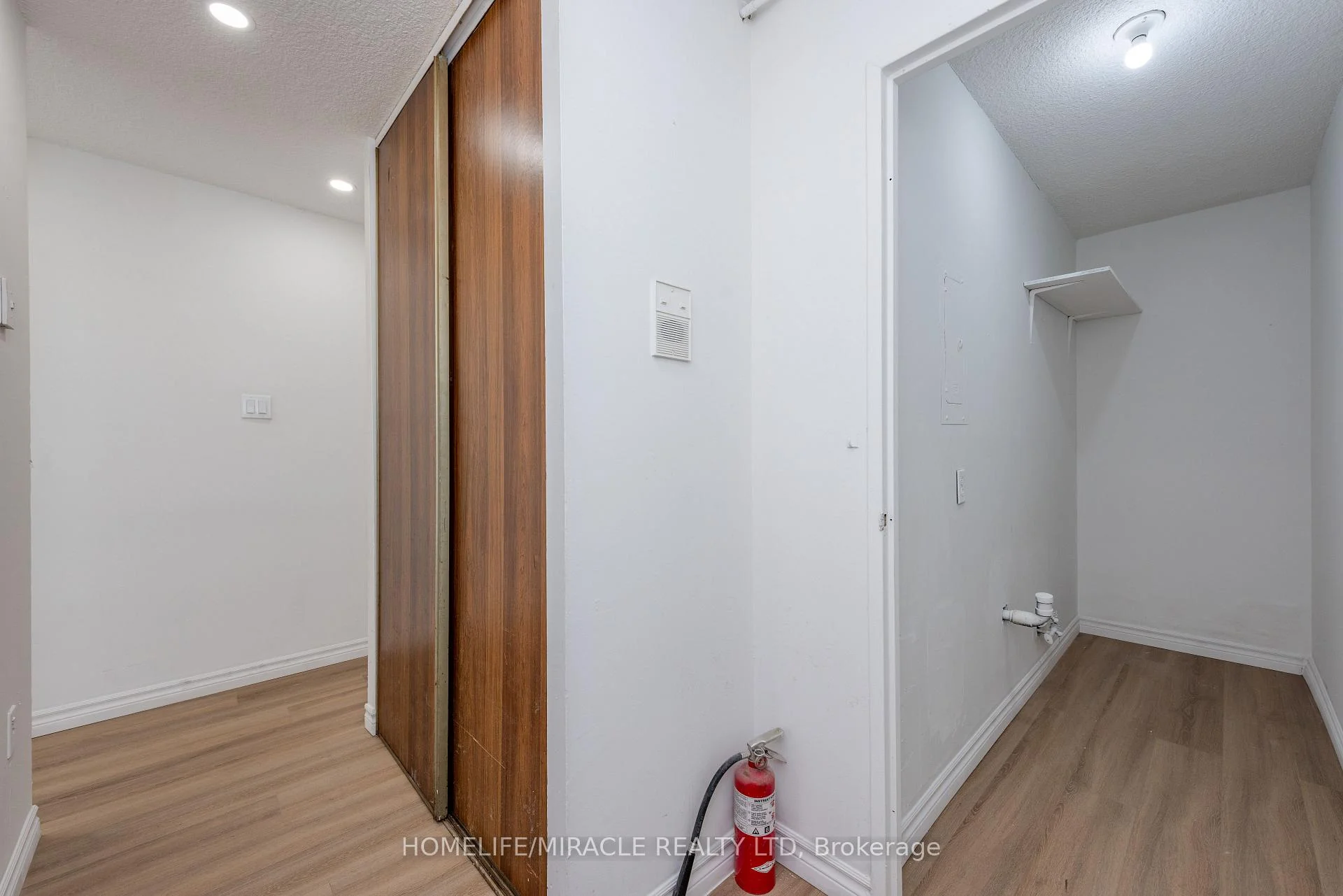 Photo 27 of Unit 1910, 2645 Kipling Avenue, Etobicoke, Mount Olive-Silverstone-Jamestown — HOMEH