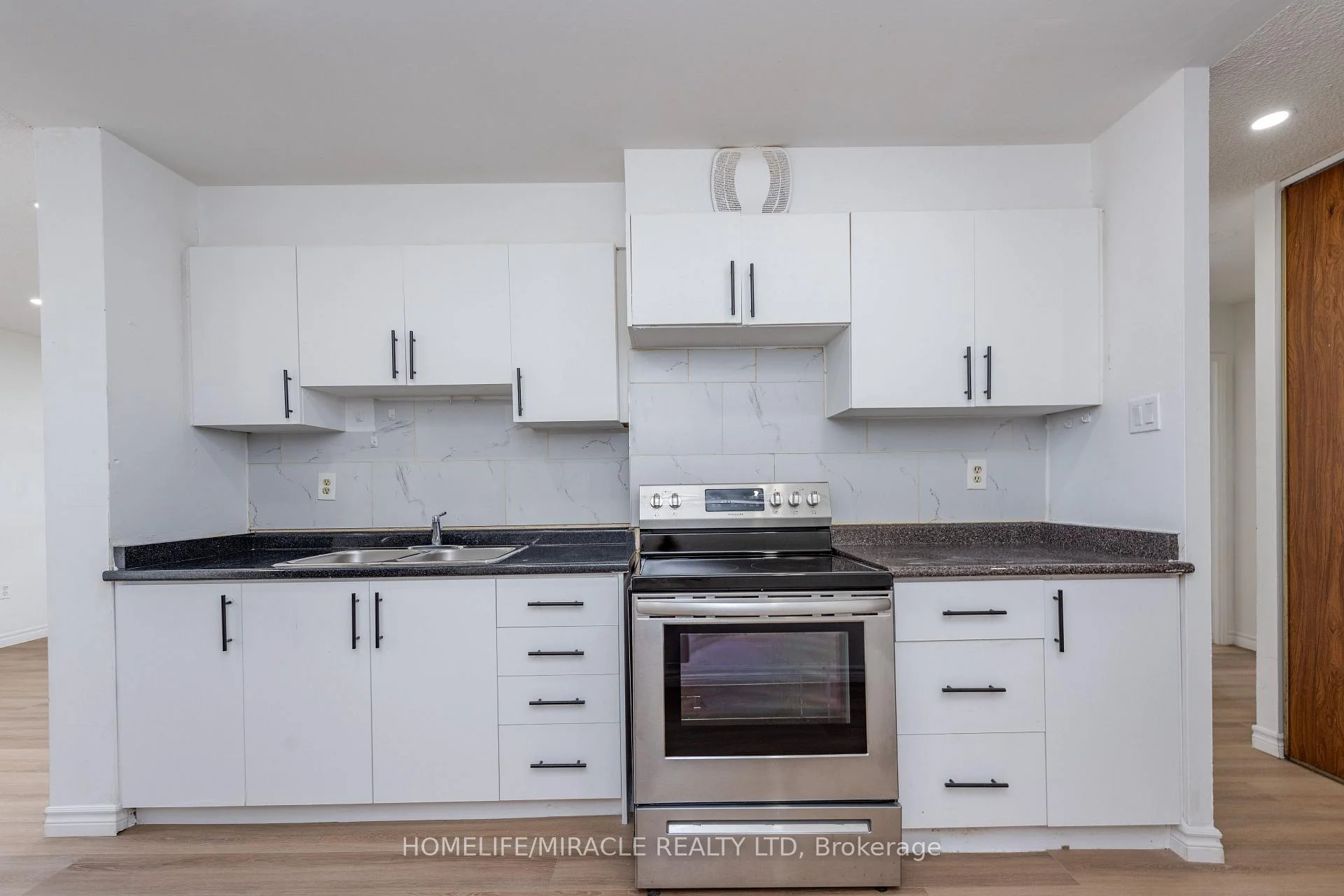 Photo 33 of Unit 1910, 2645 Kipling Avenue, Etobicoke, Mount Olive-Silverstone-Jamestown — HOMEH