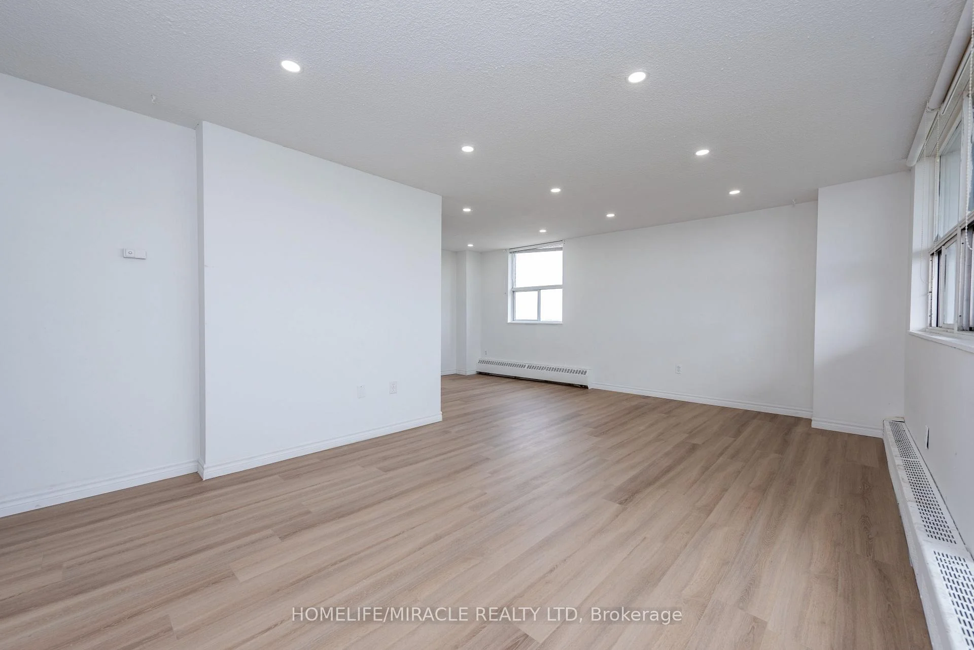 Photo 35 of Unit 1910, 2645 Kipling Avenue, Etobicoke, Mount Olive-Silverstone-Jamestown — HOMEH
