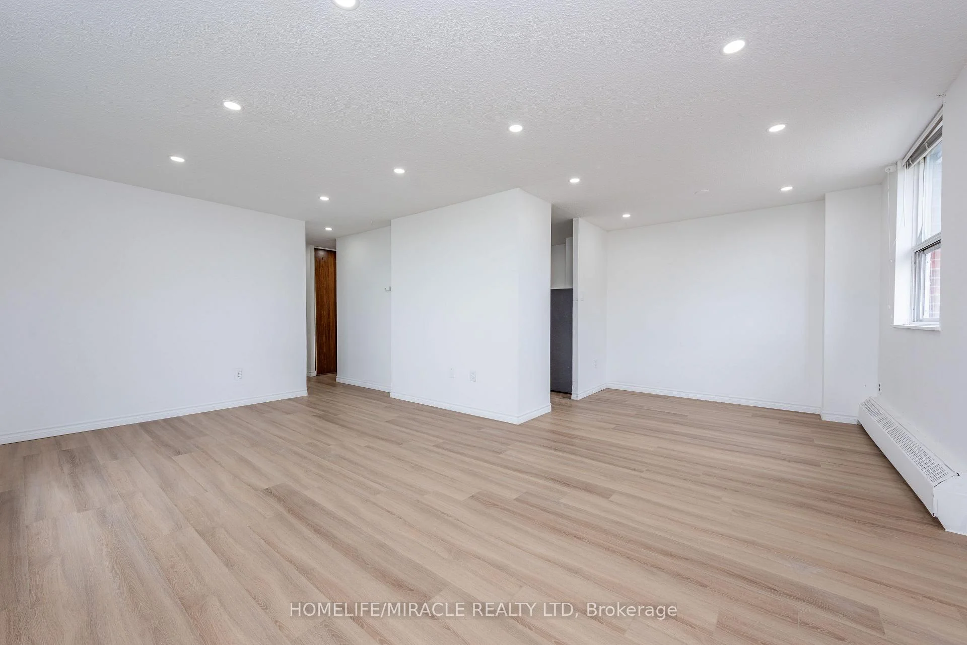 Photo 37 of Unit 1910, 2645 Kipling Avenue, Etobicoke, Mount Olive-Silverstone-Jamestown — HOMEH
