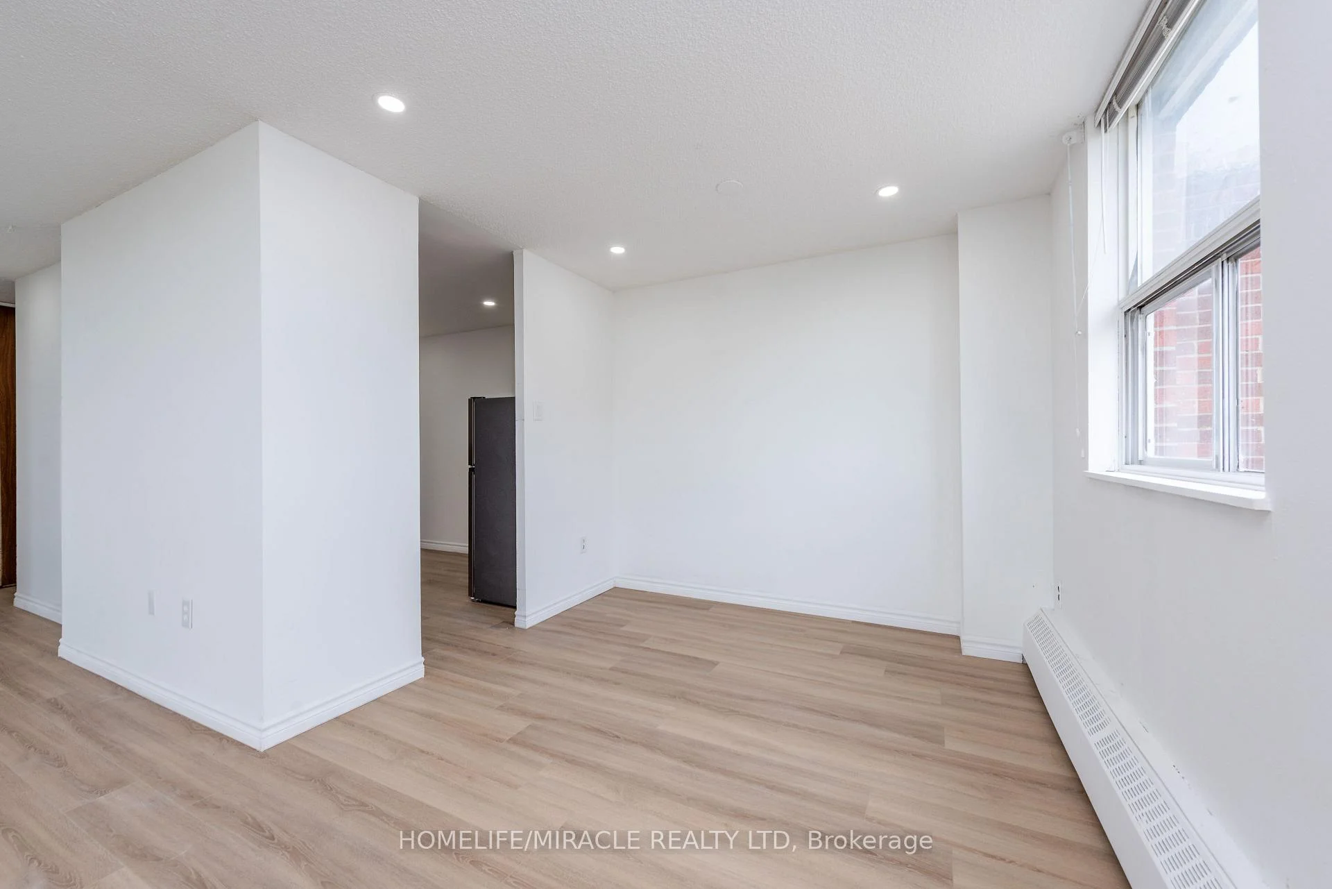 Photo 38 of Unit 1910, 2645 Kipling Avenue, Etobicoke, Mount Olive-Silverstone-Jamestown — HOMEH