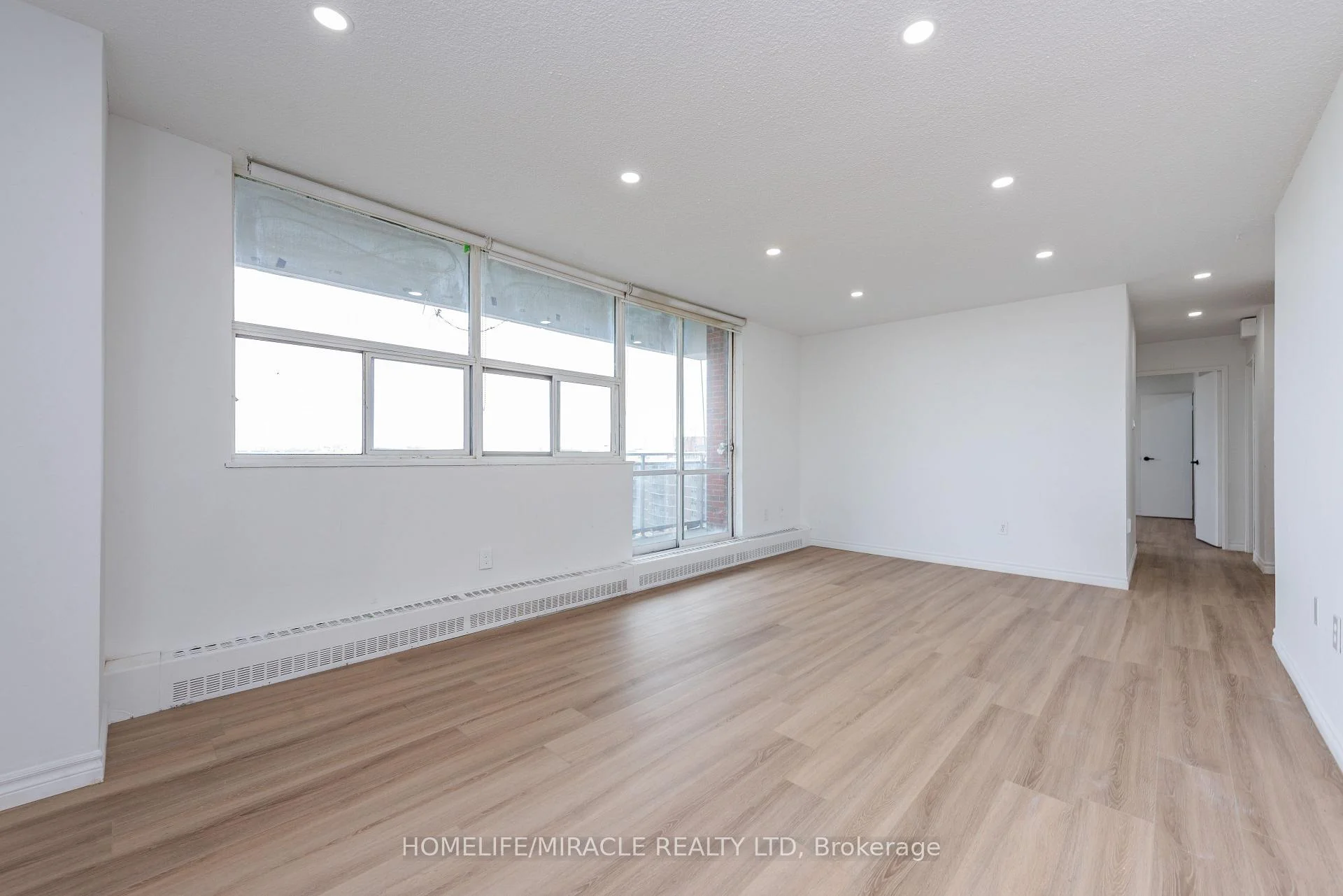 Photo 39 of Unit 1910, 2645 Kipling Avenue, Etobicoke, Mount Olive-Silverstone-Jamestown — HOMEH