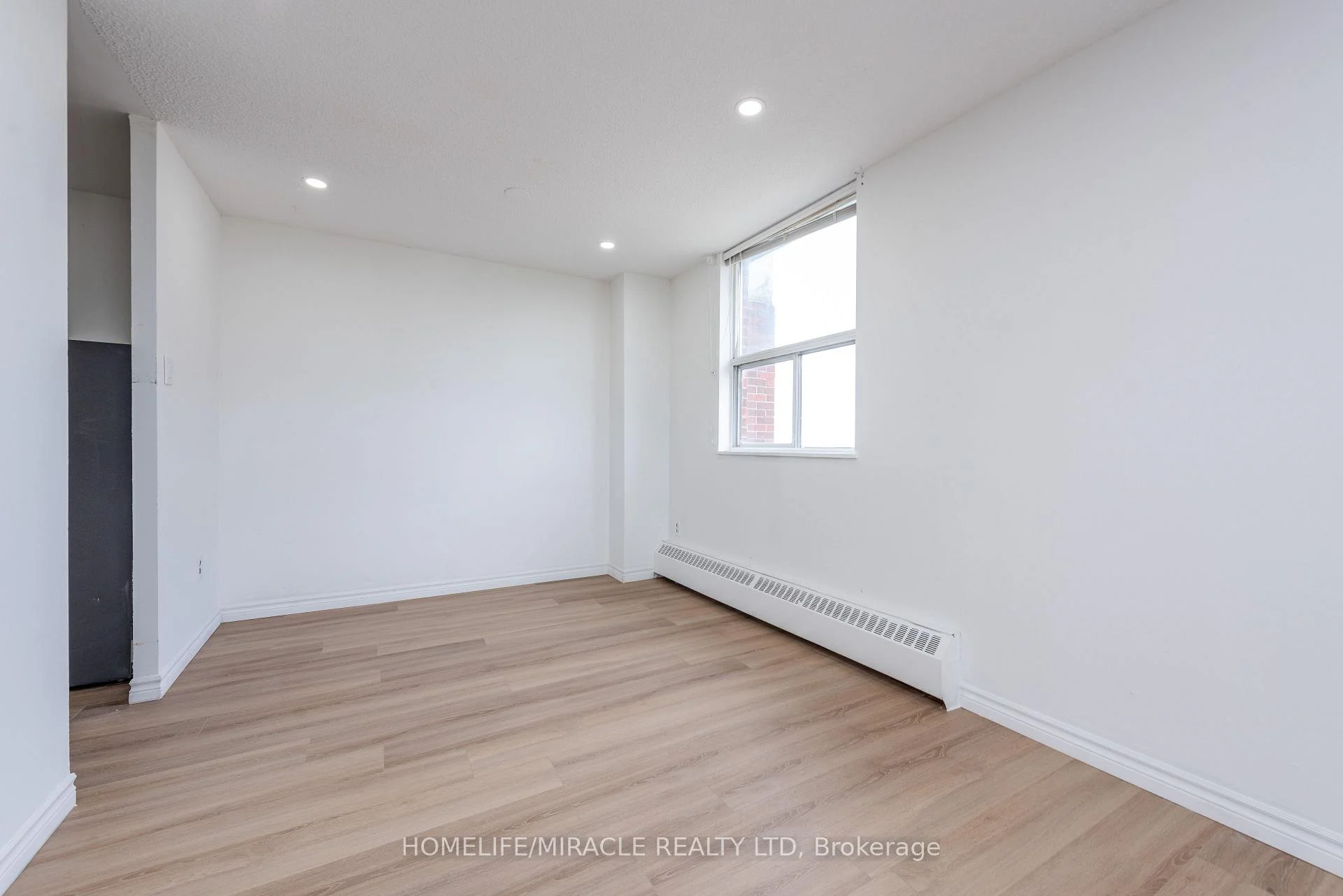 Photo 40 of Unit 1910, 2645 Kipling Avenue, Etobicoke, Mount Olive-Silverstone-Jamestown — HOMEH