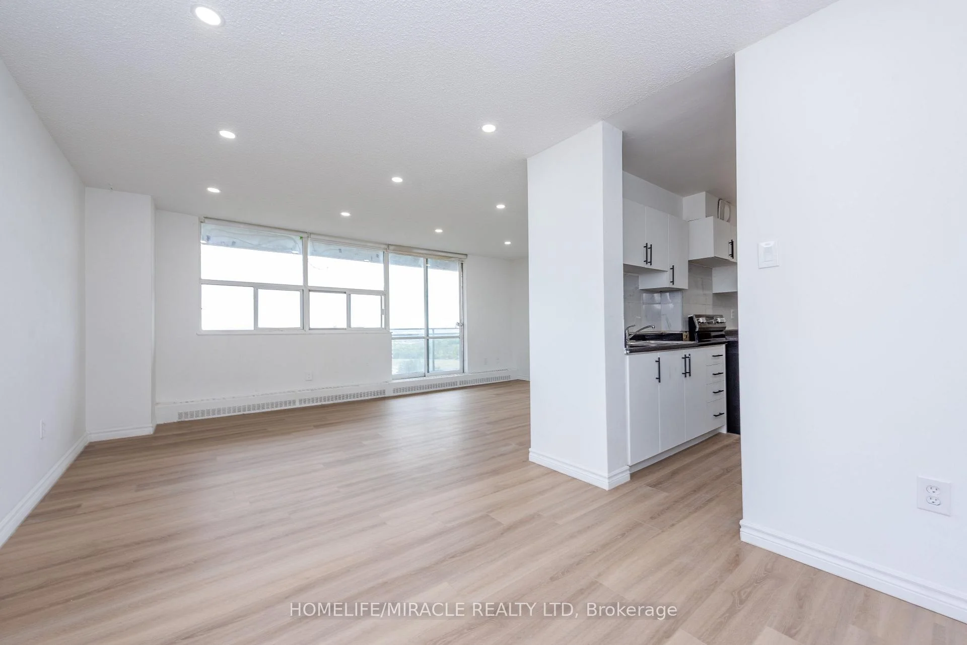 Photo 41 of Unit 1910, 2645 Kipling Avenue, Etobicoke, Mount Olive-Silverstone-Jamestown — HOMEH