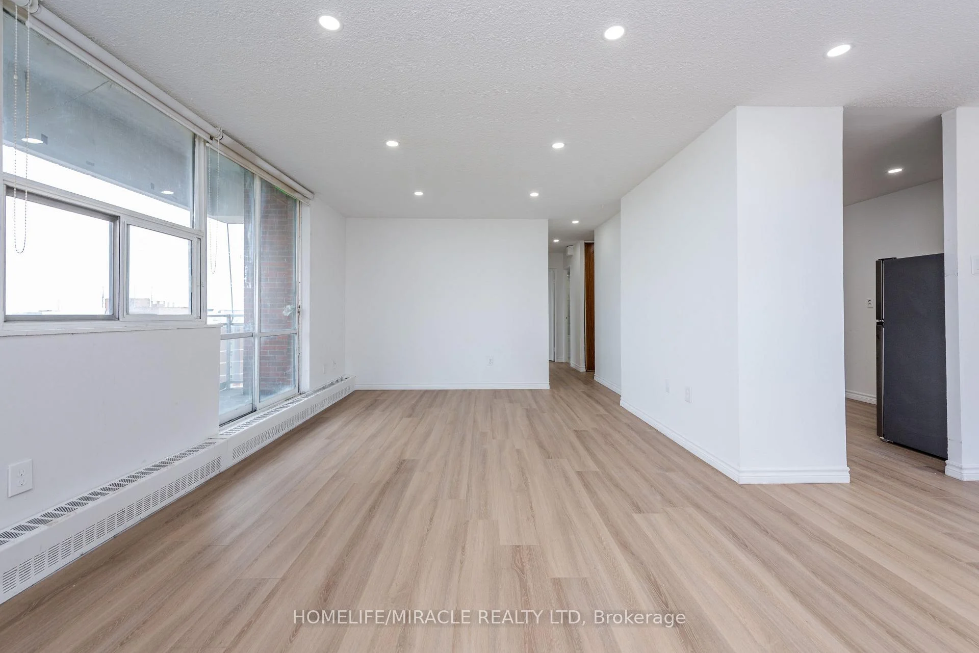 Photo 42 of Unit 1910, 2645 Kipling Avenue, Etobicoke, Mount Olive-Silverstone-Jamestown — HOMEH