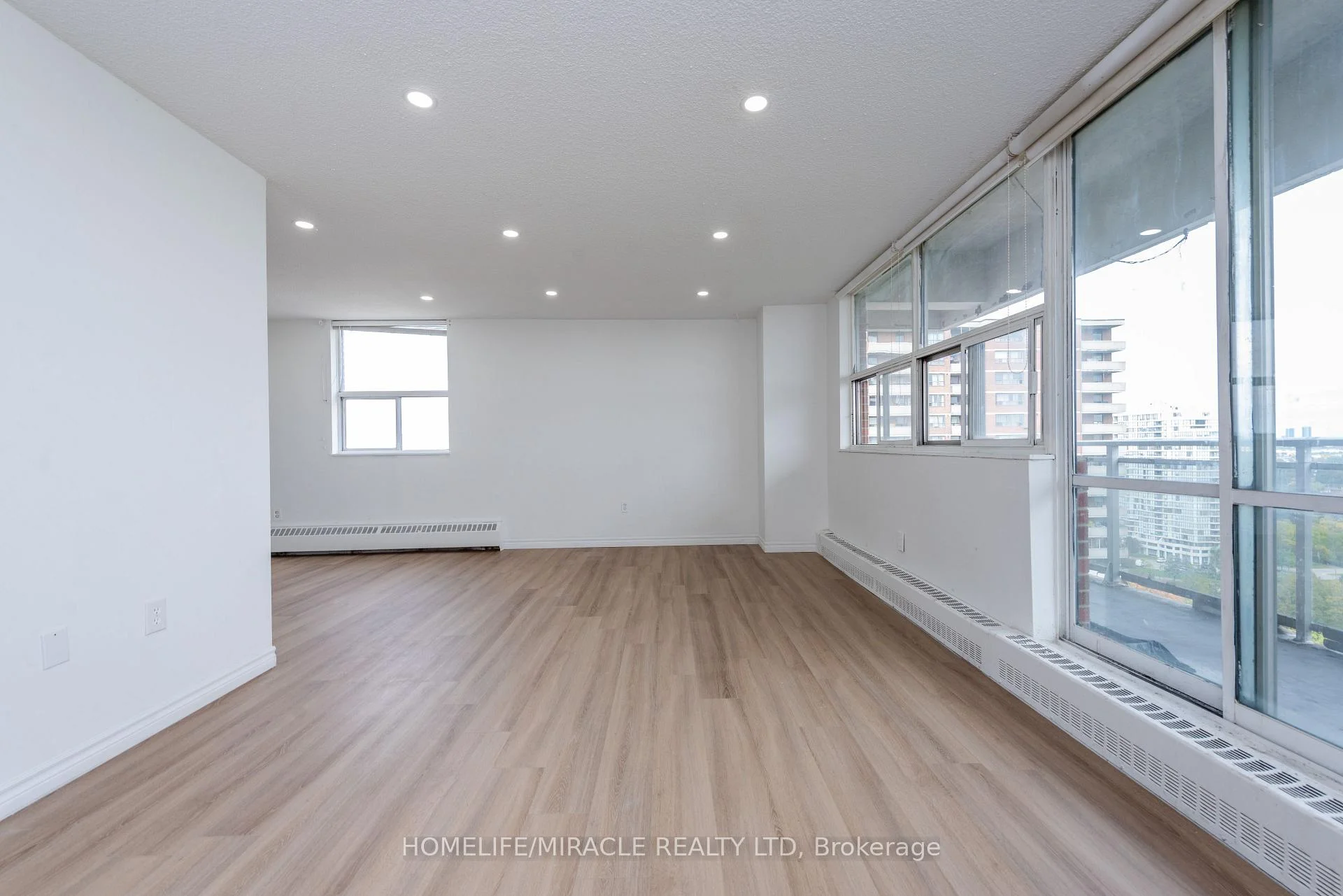 Photo 43 of Unit 1910, 2645 Kipling Avenue, Etobicoke, Mount Olive-Silverstone-Jamestown — HOMEH