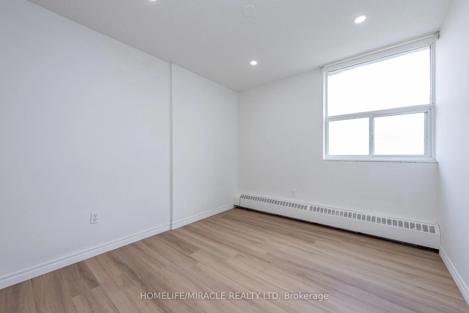 Photo 44 of Unit 1910, 2645 Kipling Avenue, Etobicoke, Mount Olive-Silverstone-Jamestown — HOMEH