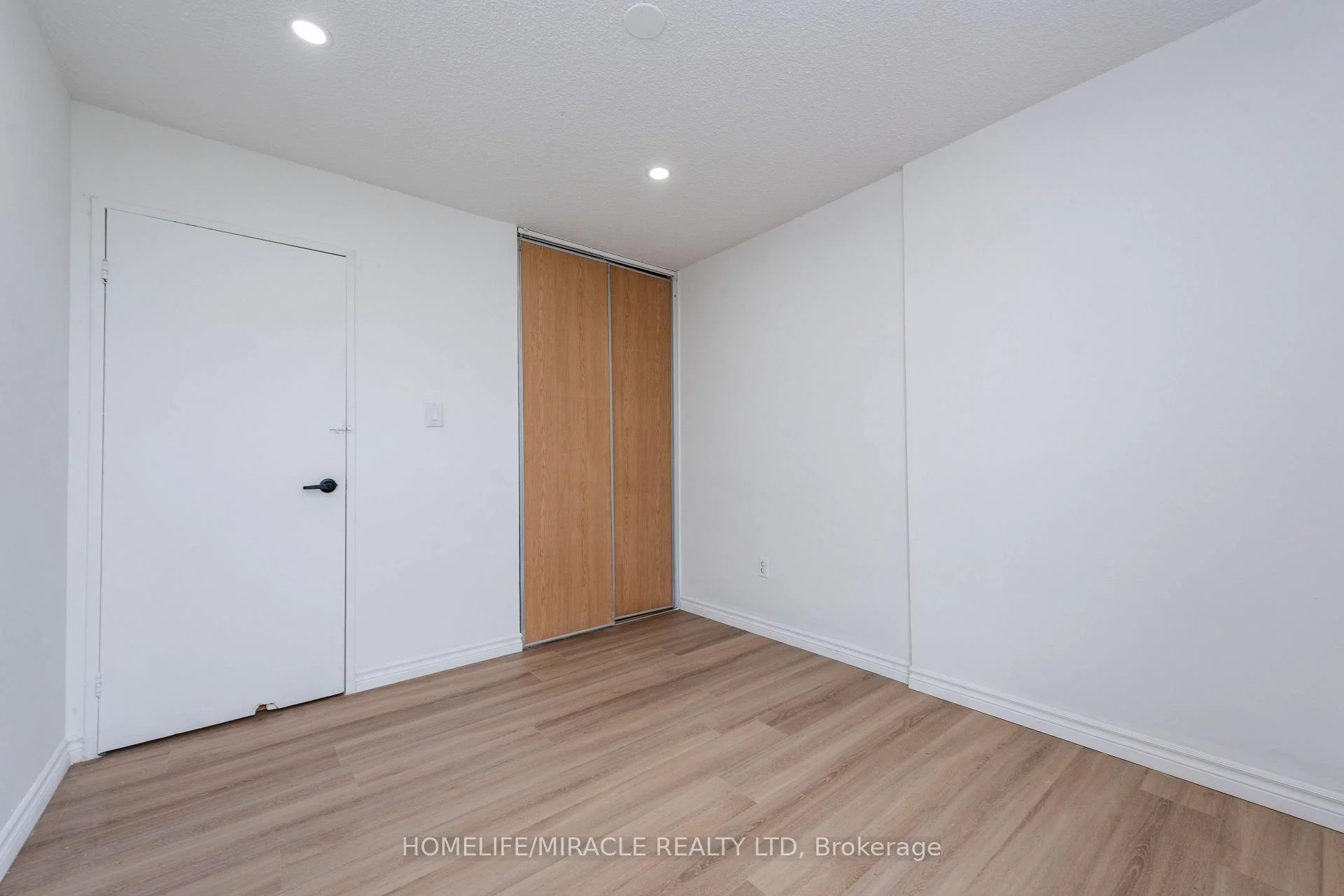 Photo 45 of Unit 1910, 2645 Kipling Avenue, Etobicoke, Mount Olive-Silverstone-Jamestown — HOMEH