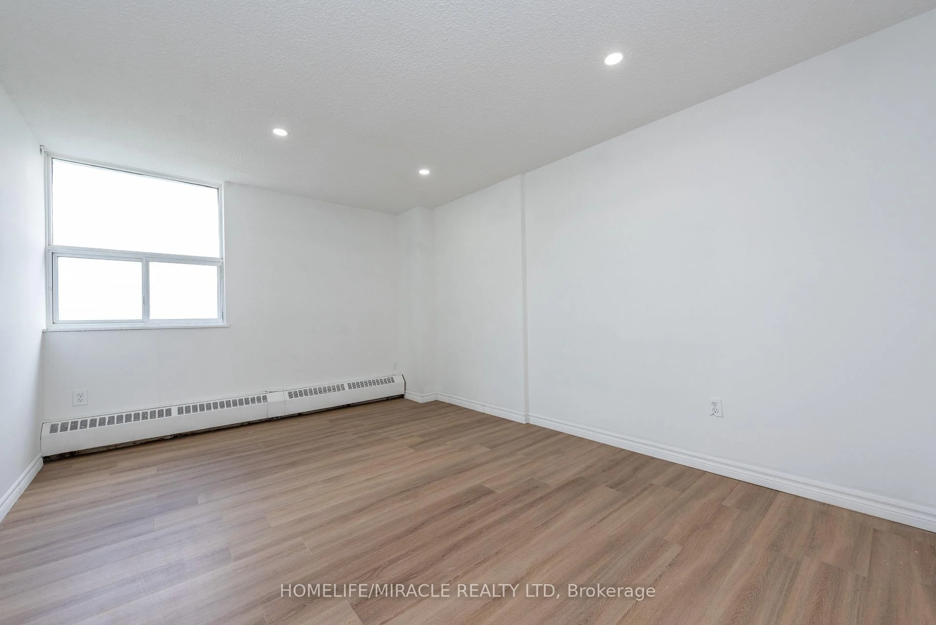 Photo 47 of Unit 1910, 2645 Kipling Avenue, Etobicoke, Mount Olive-Silverstone-Jamestown — HOMEH
