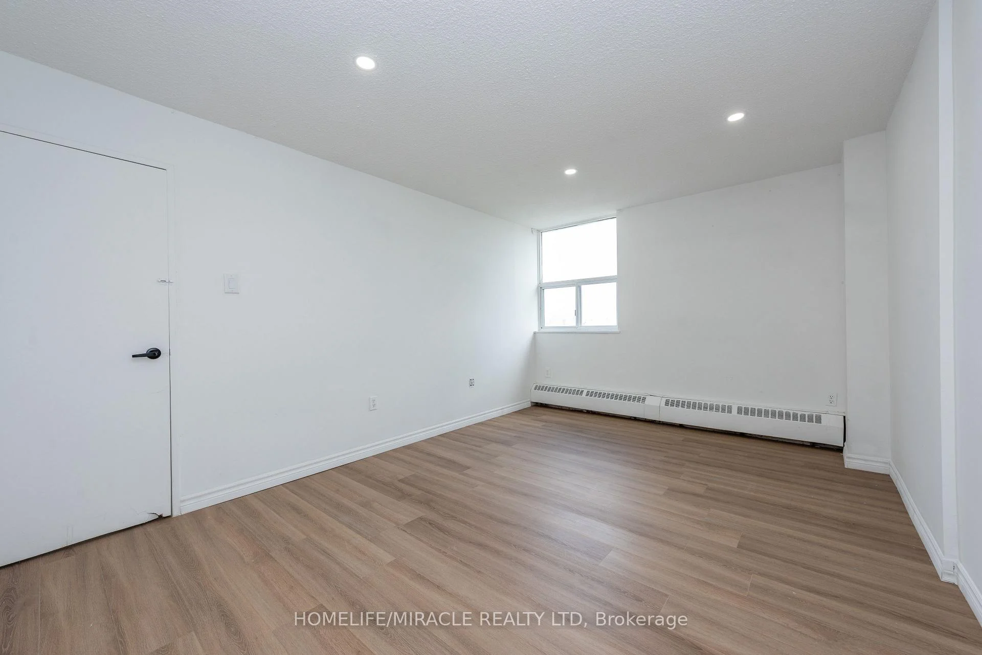 Photo 48 of Unit 1910, 2645 Kipling Avenue, Etobicoke, Mount Olive-Silverstone-Jamestown — HOMEH