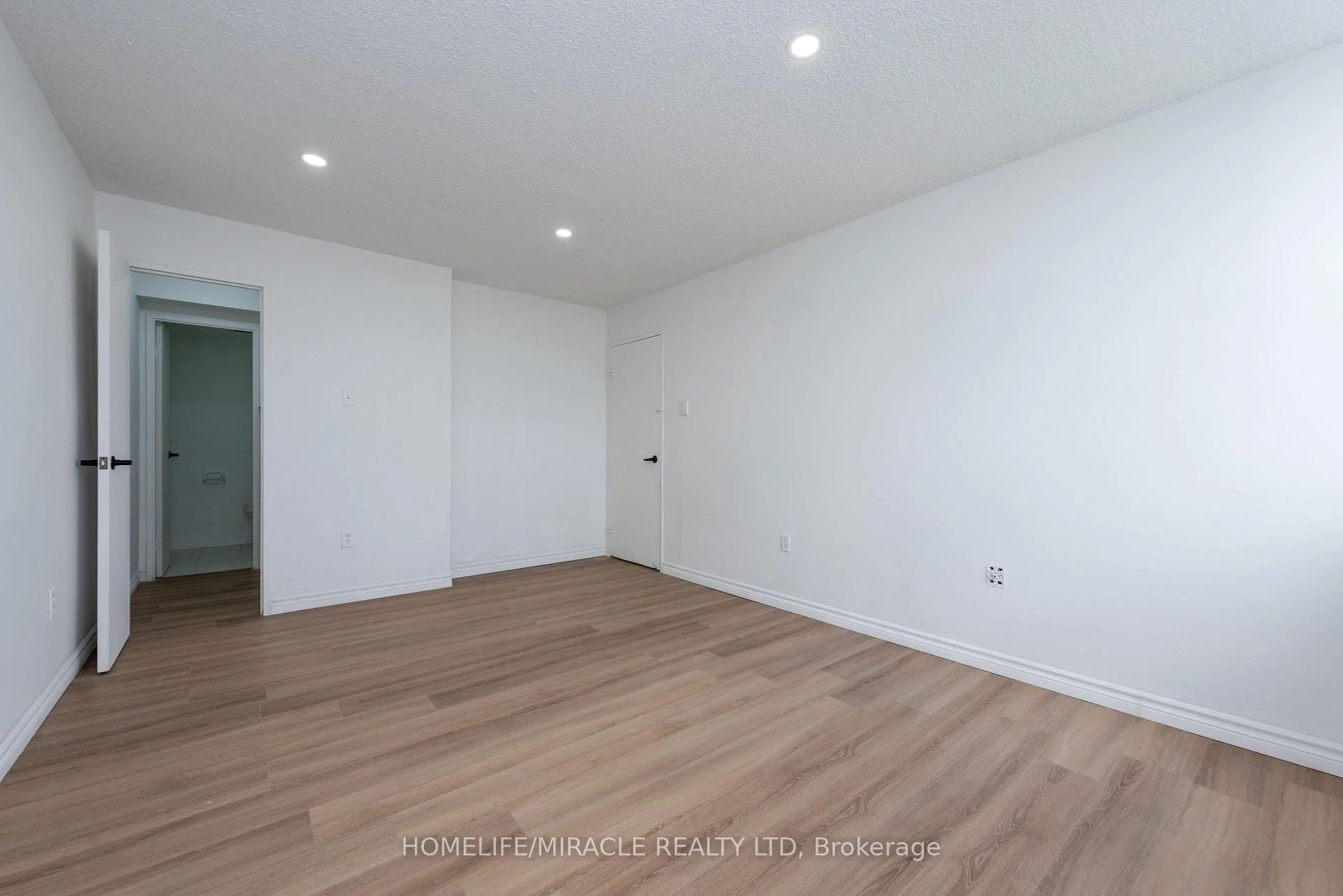 Photo 49 of Unit 1910, 2645 Kipling Avenue, Etobicoke, Mount Olive-Silverstone-Jamestown — HOMEH