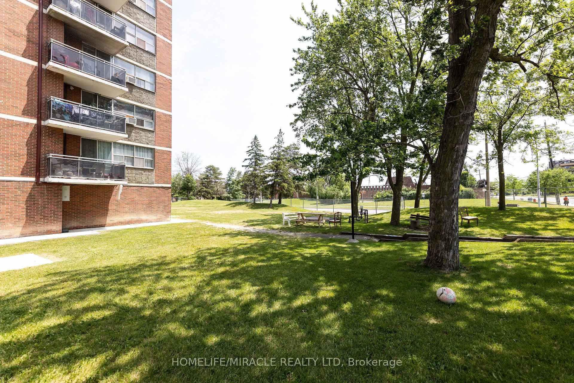 Photo 52 of Unit 1910, 2645 Kipling Avenue, Etobicoke, Mount Olive-Silverstone-Jamestown — HOMEH