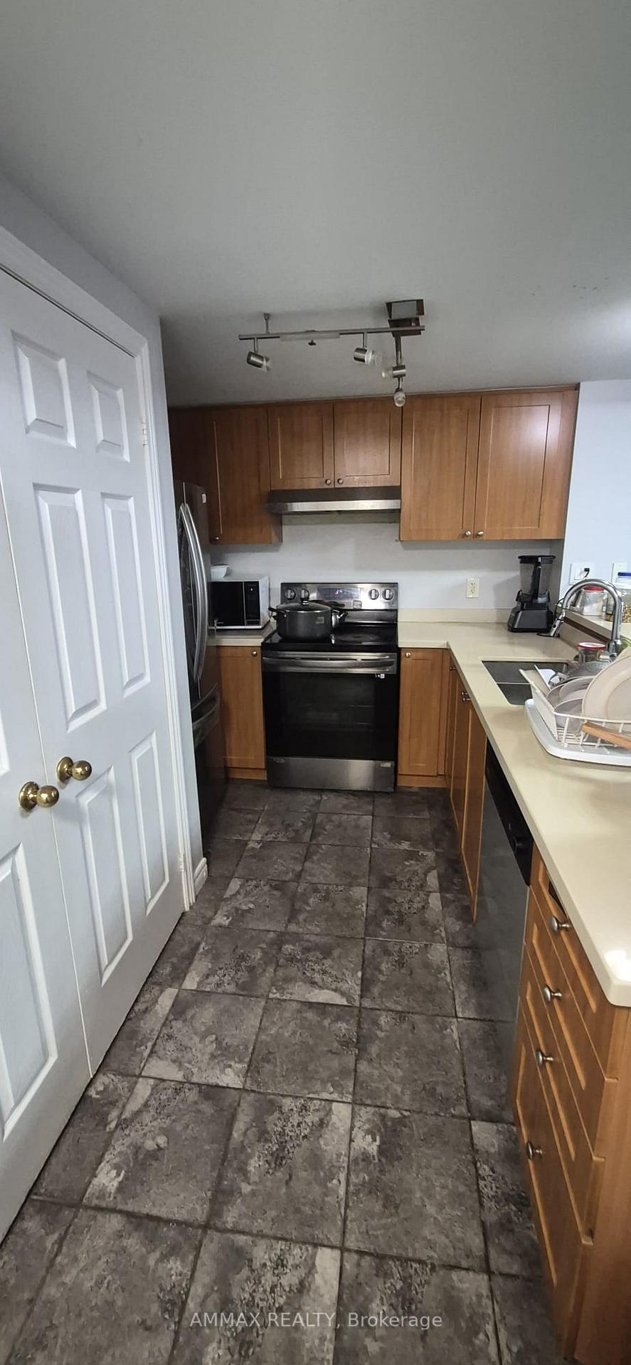 Photo 7 of Unit 113, 7428 Markham Road, Markham, Middlefield — HOMEH