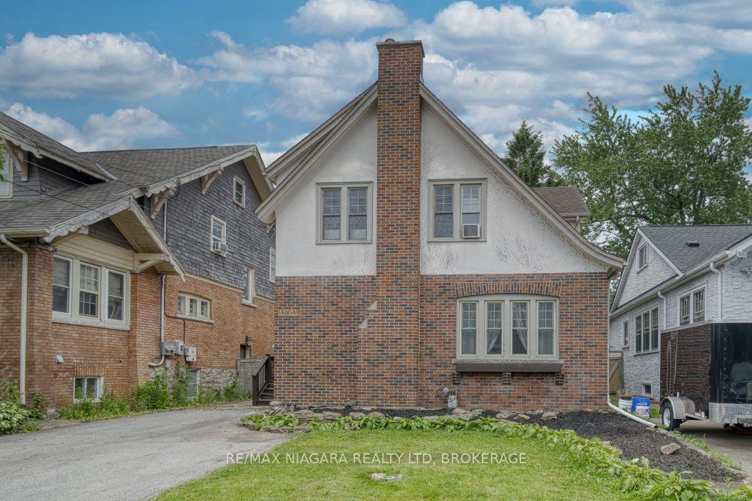 Photo of 4864 Simcoe Street