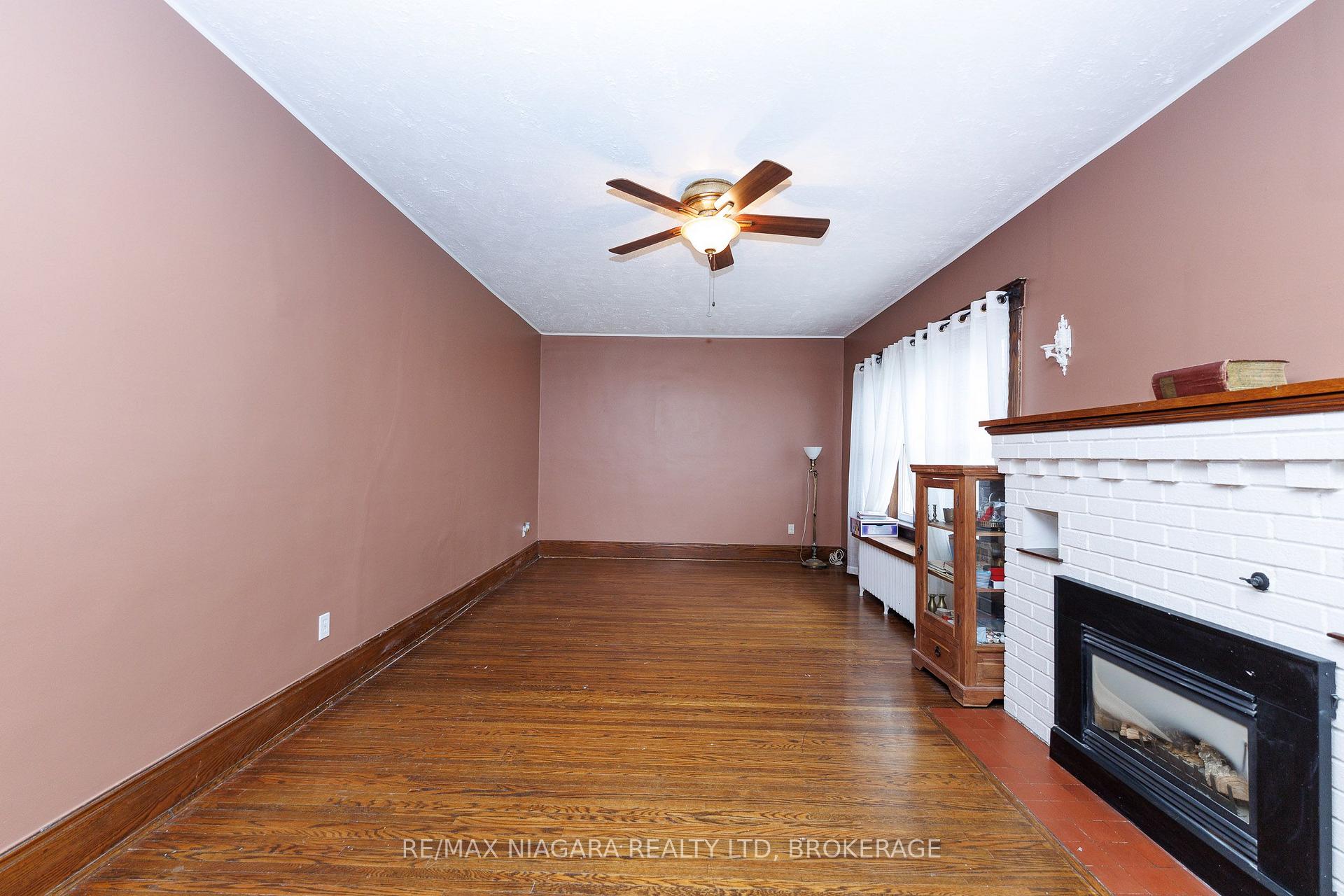 Photo 3 of 4864 Simcoe Street, Niagara Falls, Downtown — HOMEH