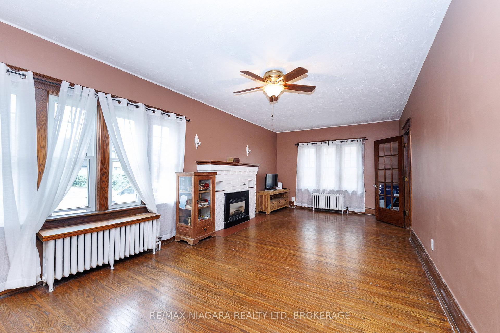 Photo 4 of 4864 Simcoe Street, Niagara Falls, Downtown — HOMEH