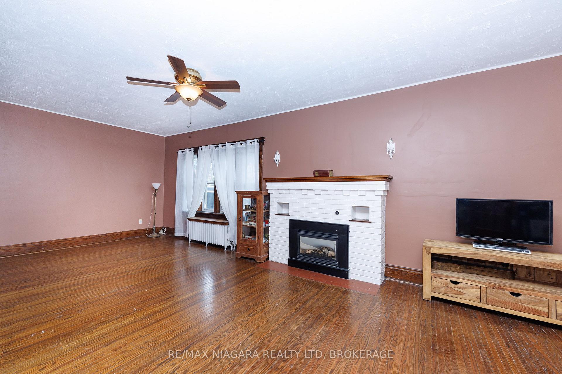Photo 5 of 4864 Simcoe Street, Niagara Falls, Downtown — HOMEH