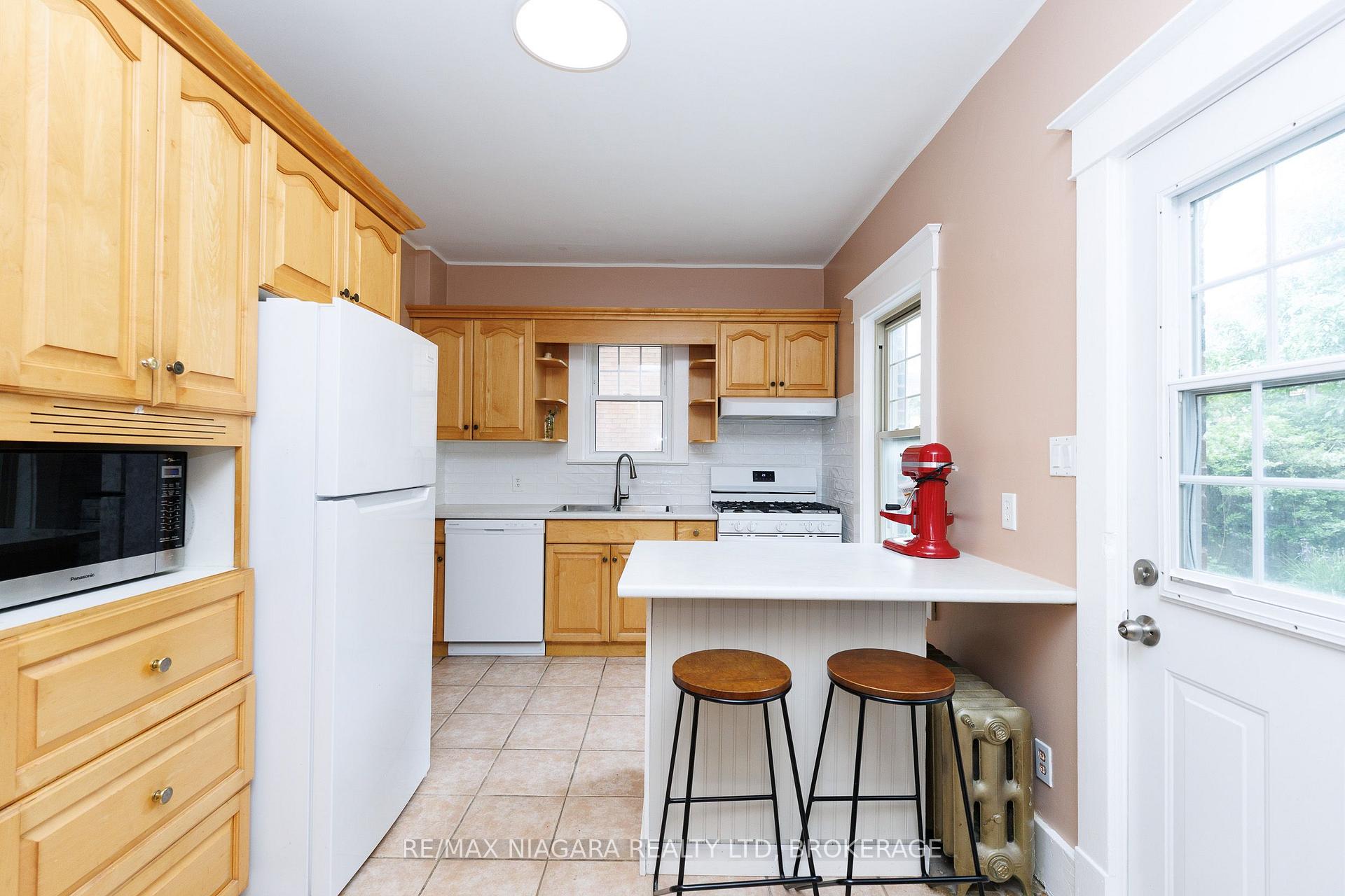 Photo 8 of 4864 Simcoe Street, Niagara Falls, Downtown — HOMEH