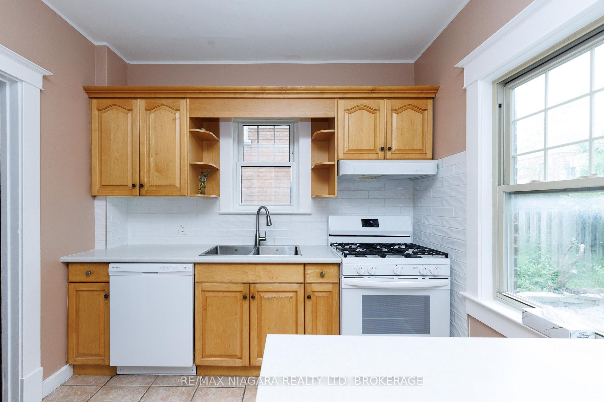 Photo 11 of 4864 Simcoe Street, Niagara Falls, Downtown — HOMEH
