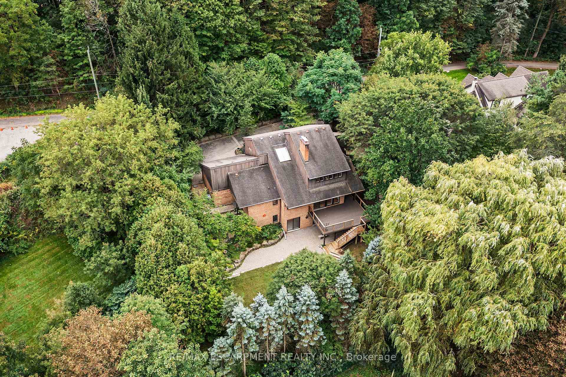 Photo 2 of 539 Ontario Street, Hamilton, Ancaster — HOMEH