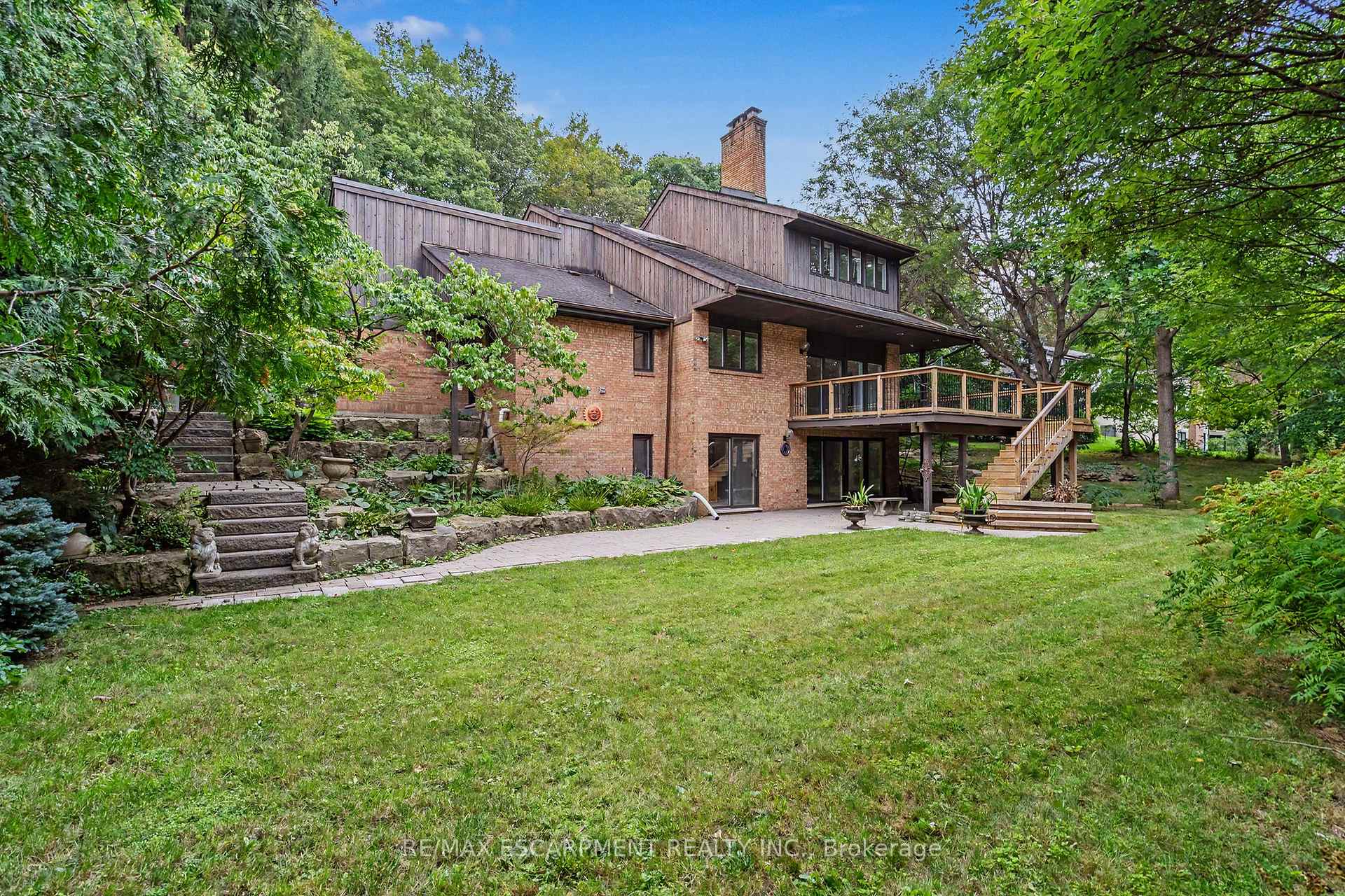 Photo 3 of 539 Ontario Street, Hamilton, Ancaster — HOMEH