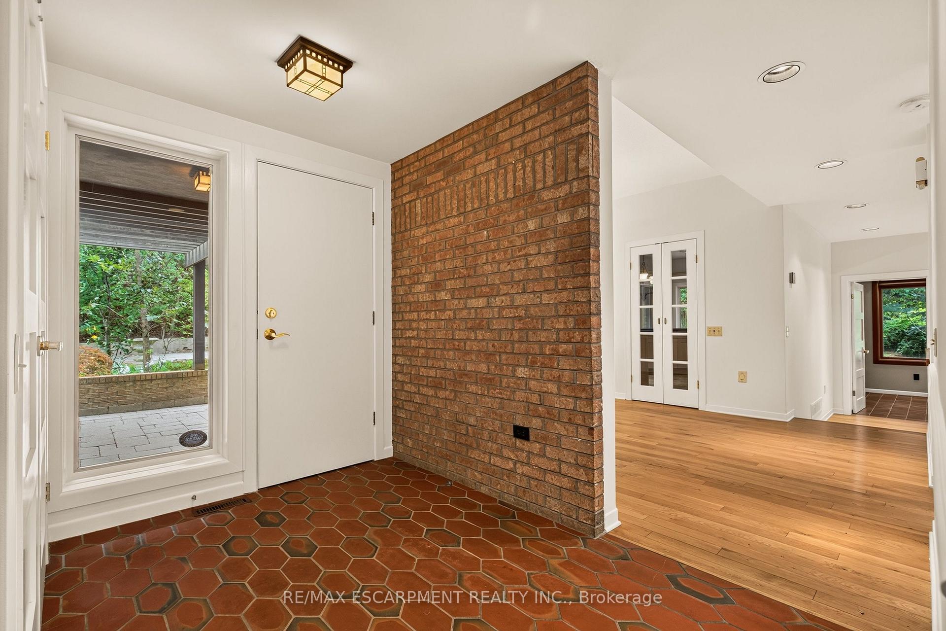 Photo 4 of 539 Ontario Street, Hamilton, Ancaster — HOMEH