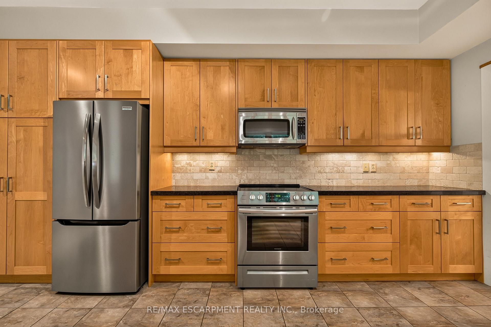 Photo 8 of 539 Ontario Street, Hamilton, Ancaster — HOMEH