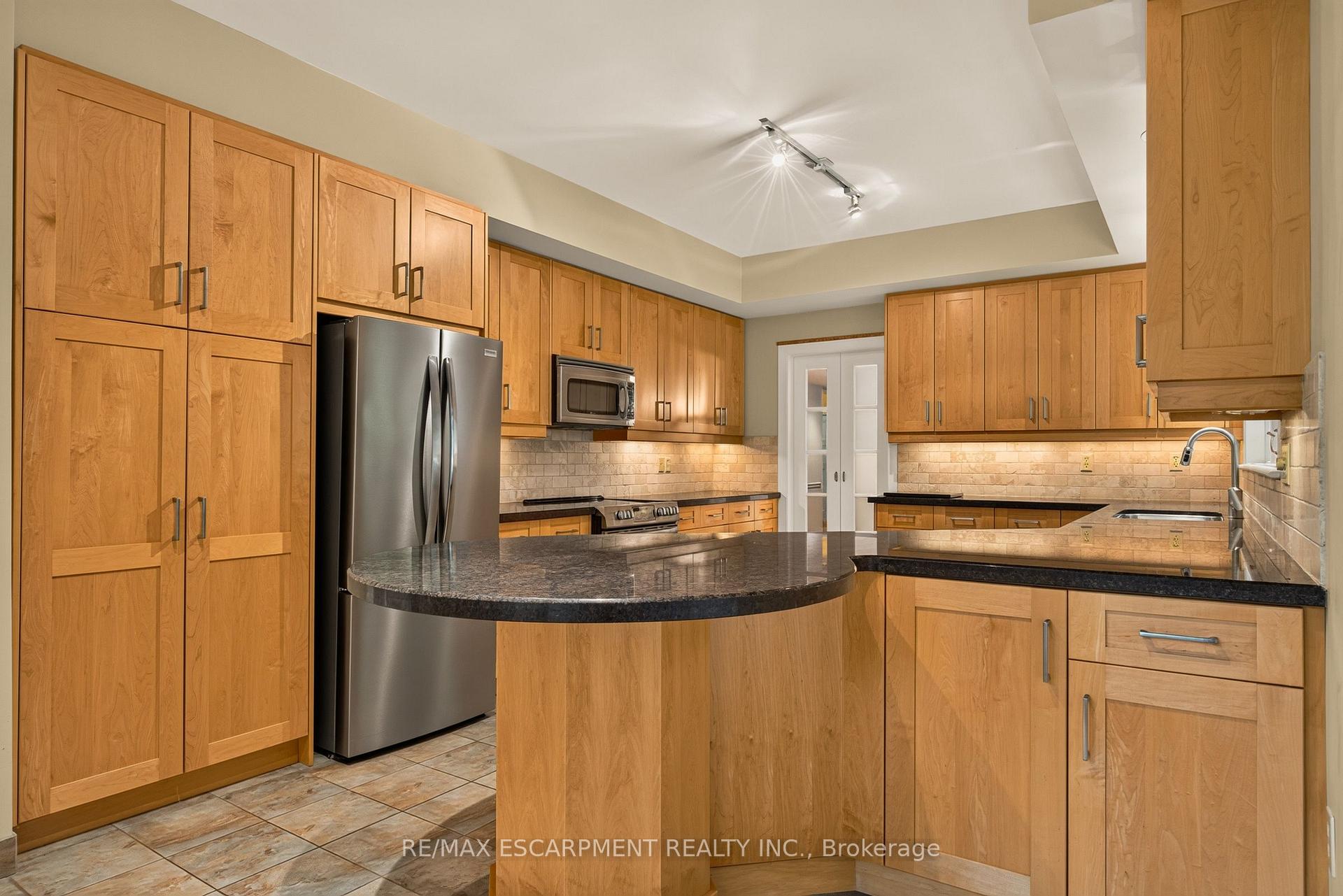 Photo 10 of 539 Ontario Street, Hamilton, Ancaster — HOMEH