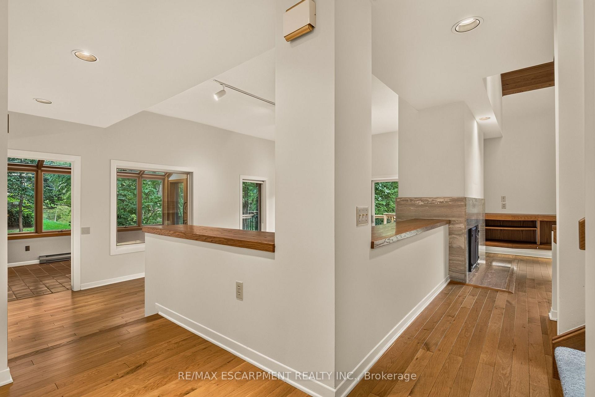 Photo 12 of 539 Ontario Street, Hamilton, Ancaster — HOMEH