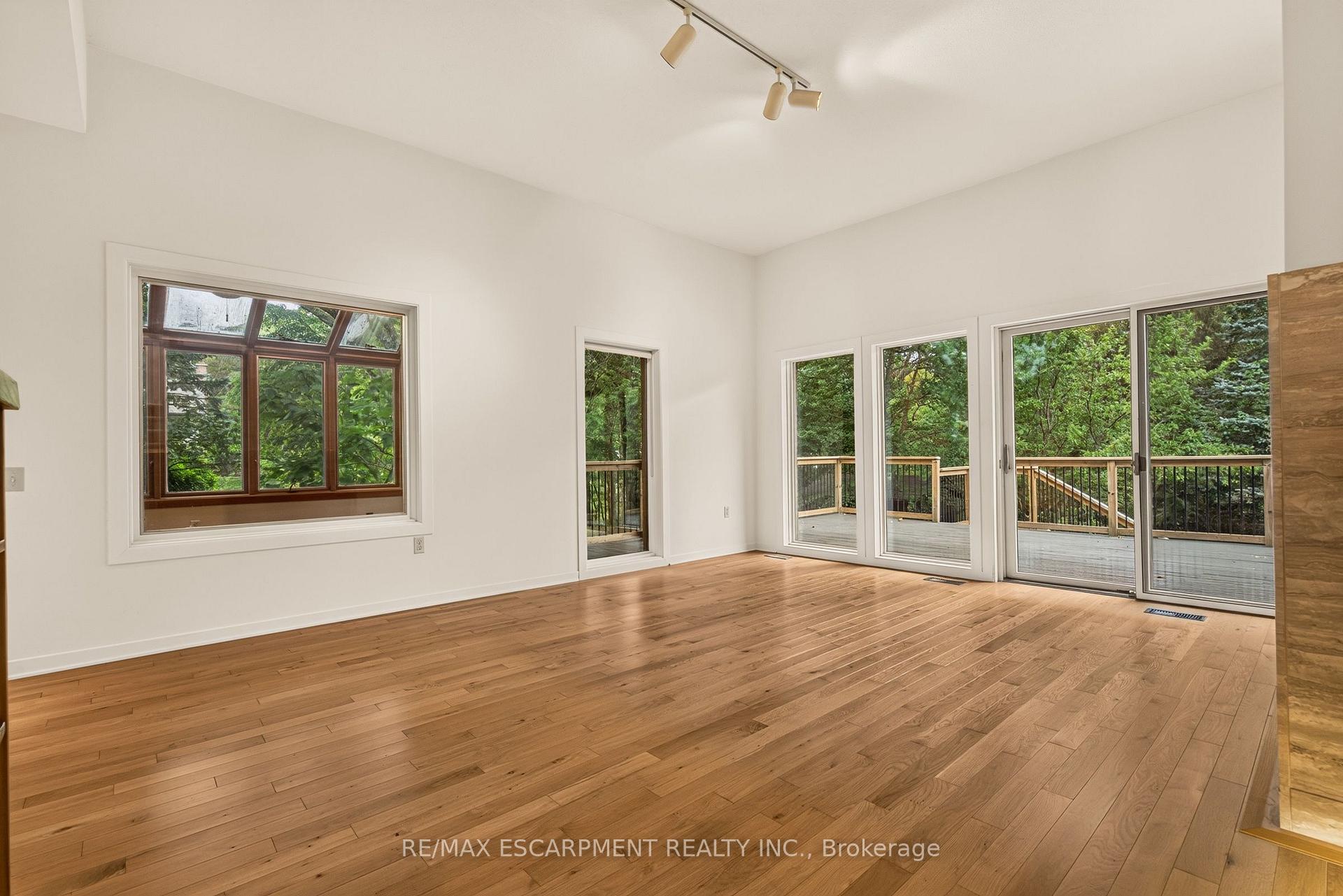 Photo 19 of 539 Ontario Street, Hamilton, Ancaster — HOMEH