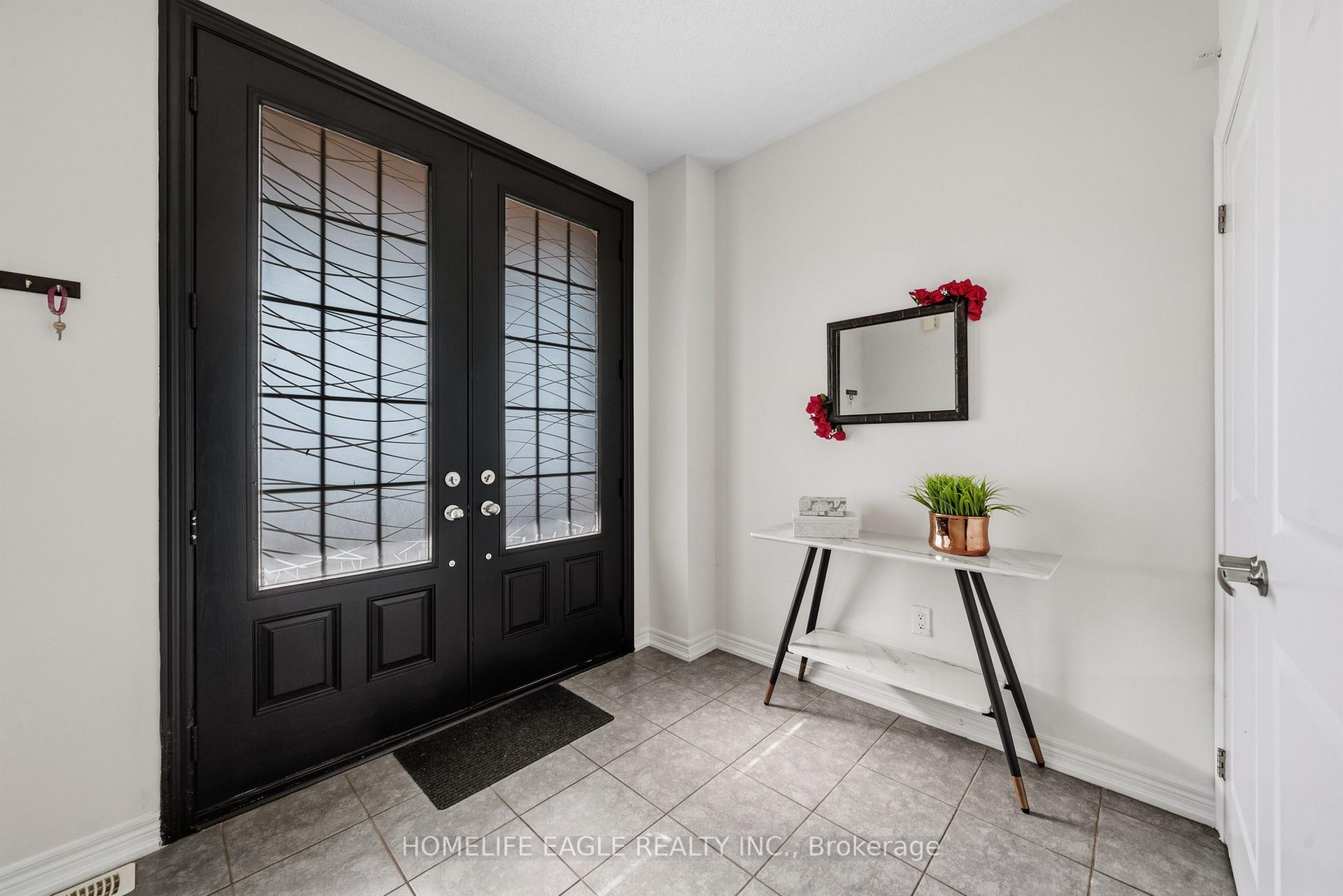 Photo 2 of 746 Yarfield Crescent, Newmarket, Glenway Estates — HOMEH
