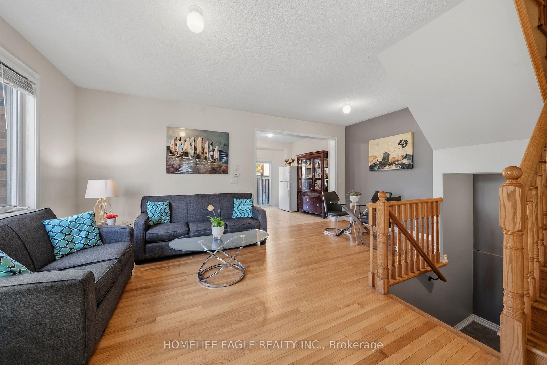 Photo 3 of 746 Yarfield Crescent, Newmarket, Glenway Estates — HOMEH