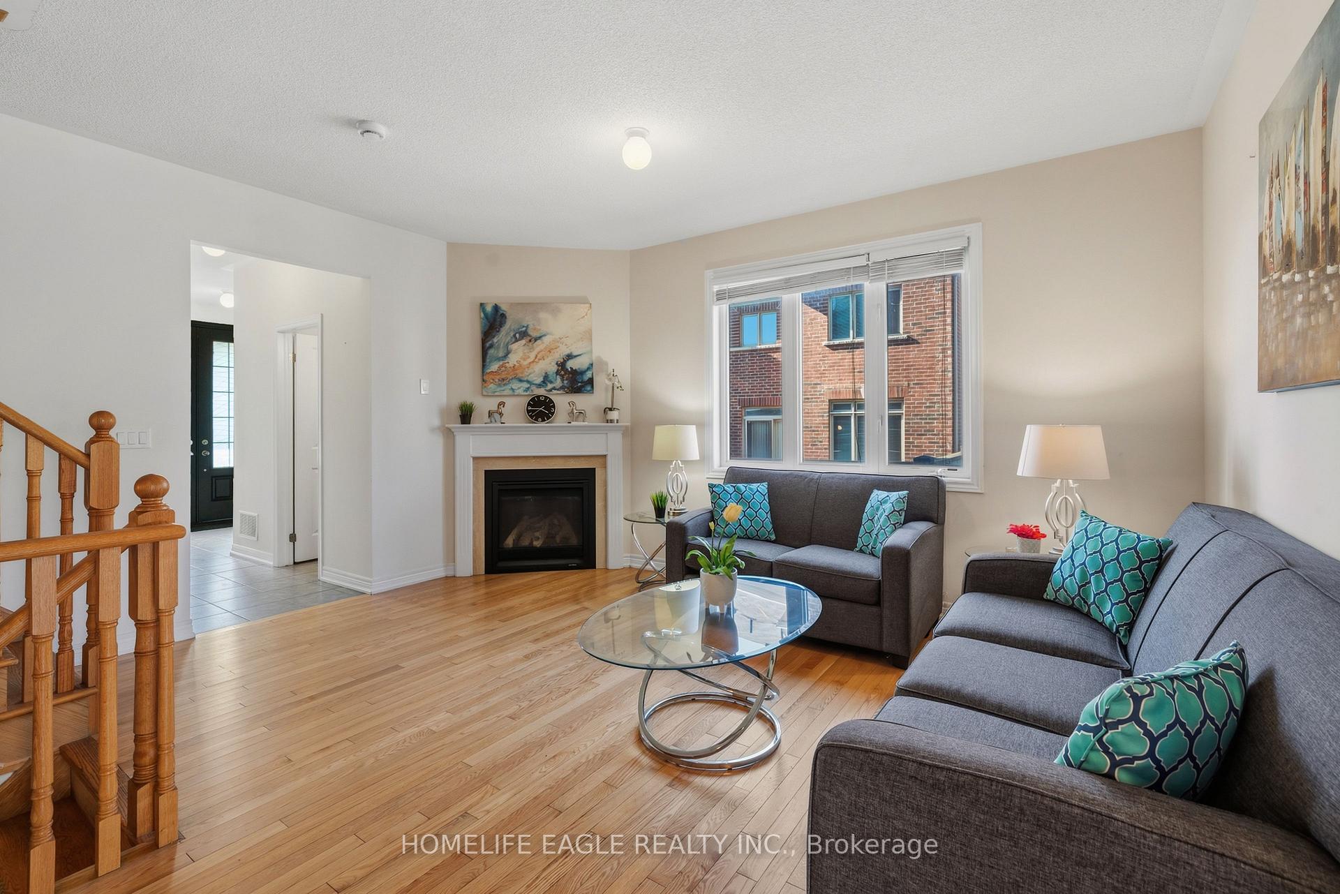 Photo 4 of 746 Yarfield Crescent, Newmarket, Glenway Estates — HOMEH