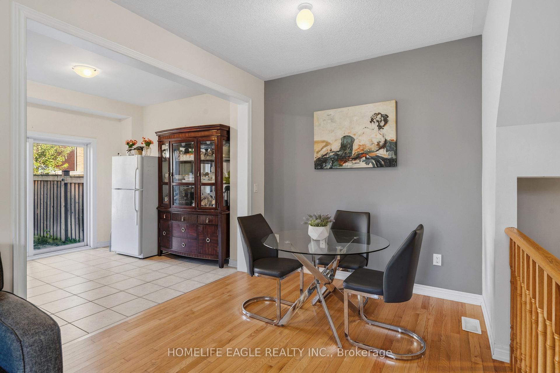 Photo 5 of 746 Yarfield Crescent, Newmarket, Glenway Estates — HOMEH