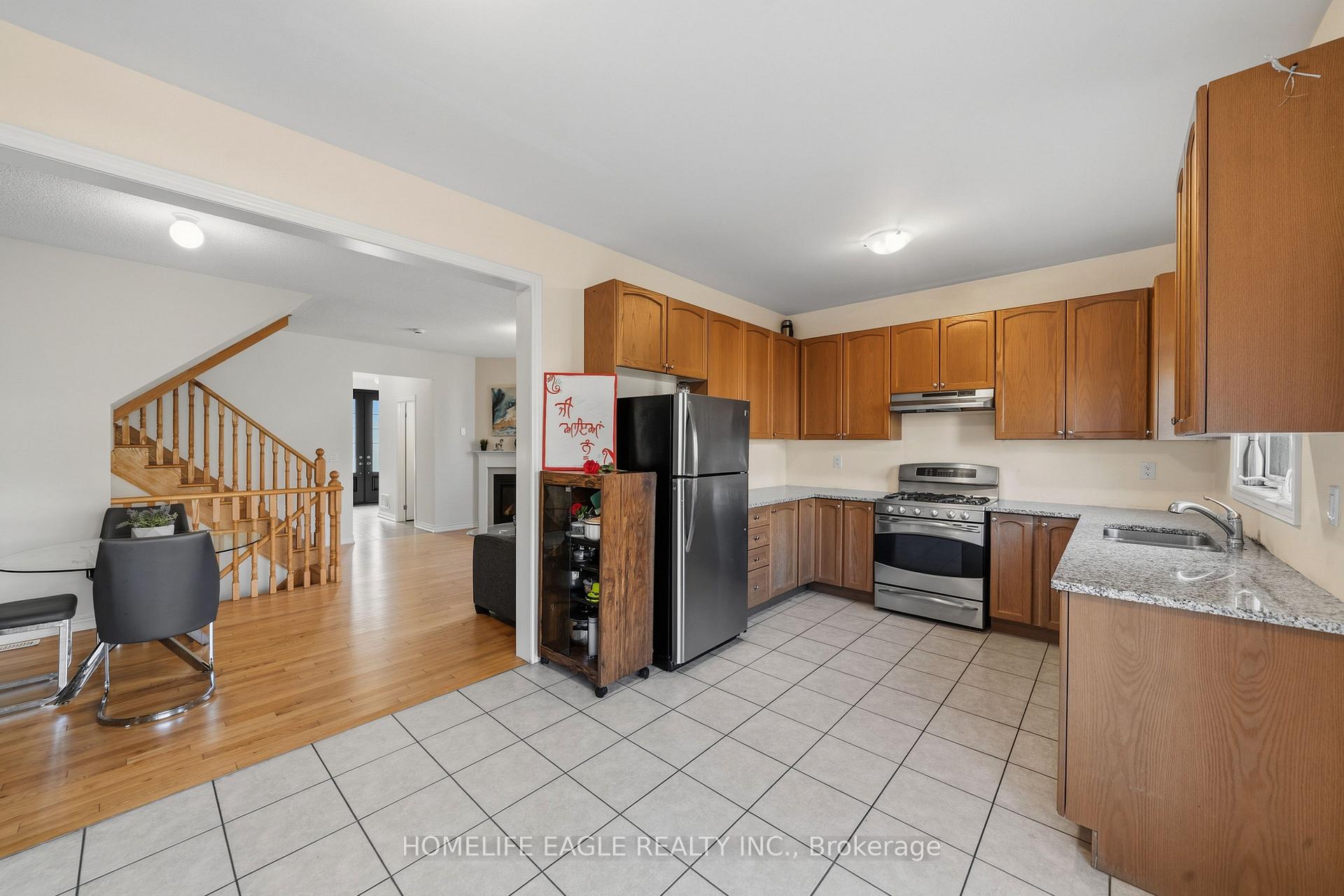 Photo 6 of 746 Yarfield Crescent, Newmarket, Glenway Estates — HOMEH