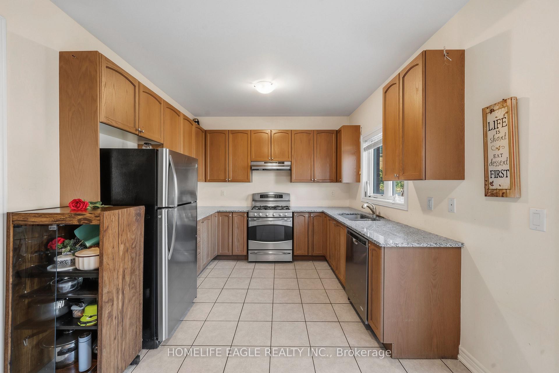 Photo 7 of 746 Yarfield Crescent, Newmarket, Glenway Estates — HOMEH