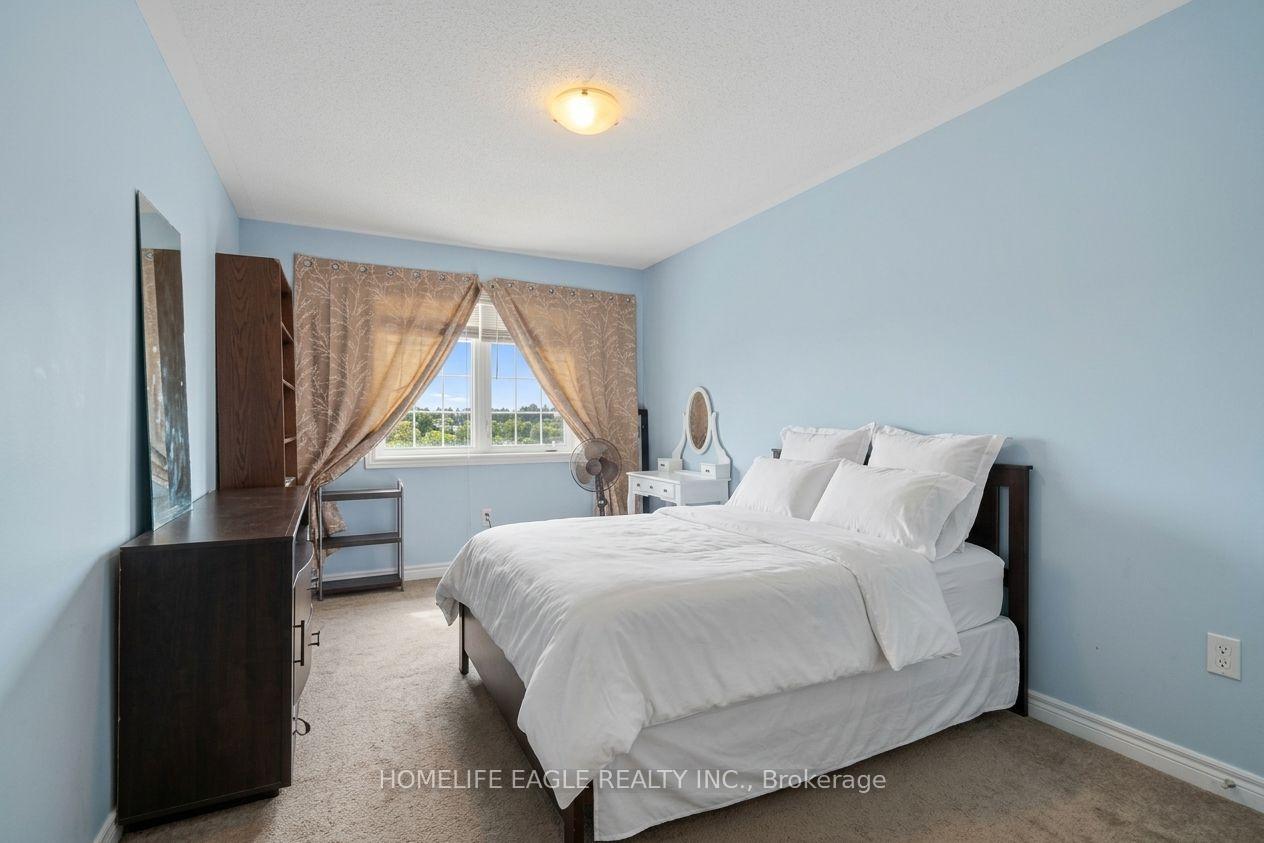 Photo 9 of 746 Yarfield Crescent, Newmarket, Glenway Estates — HOMEH