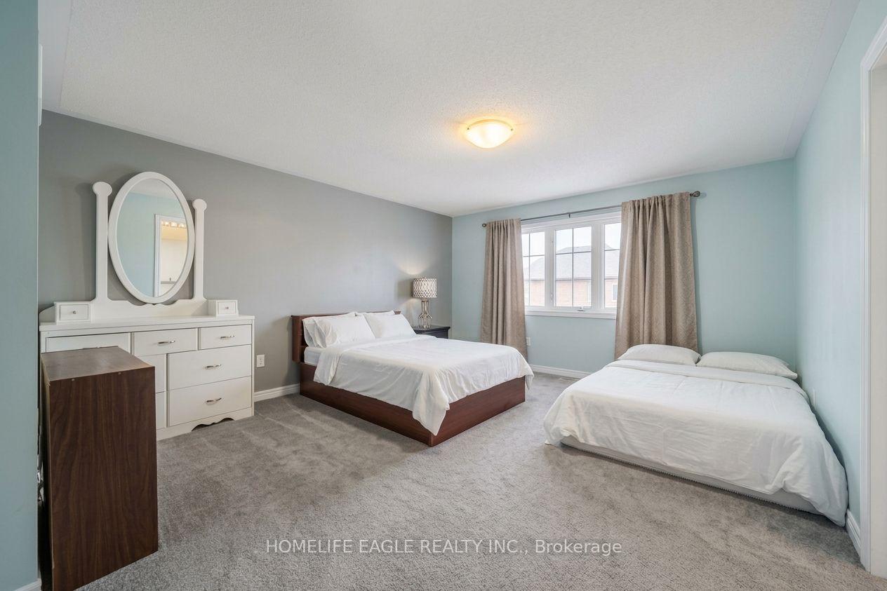 Photo 10 of 746 Yarfield Crescent, Newmarket, Glenway Estates — HOMEH