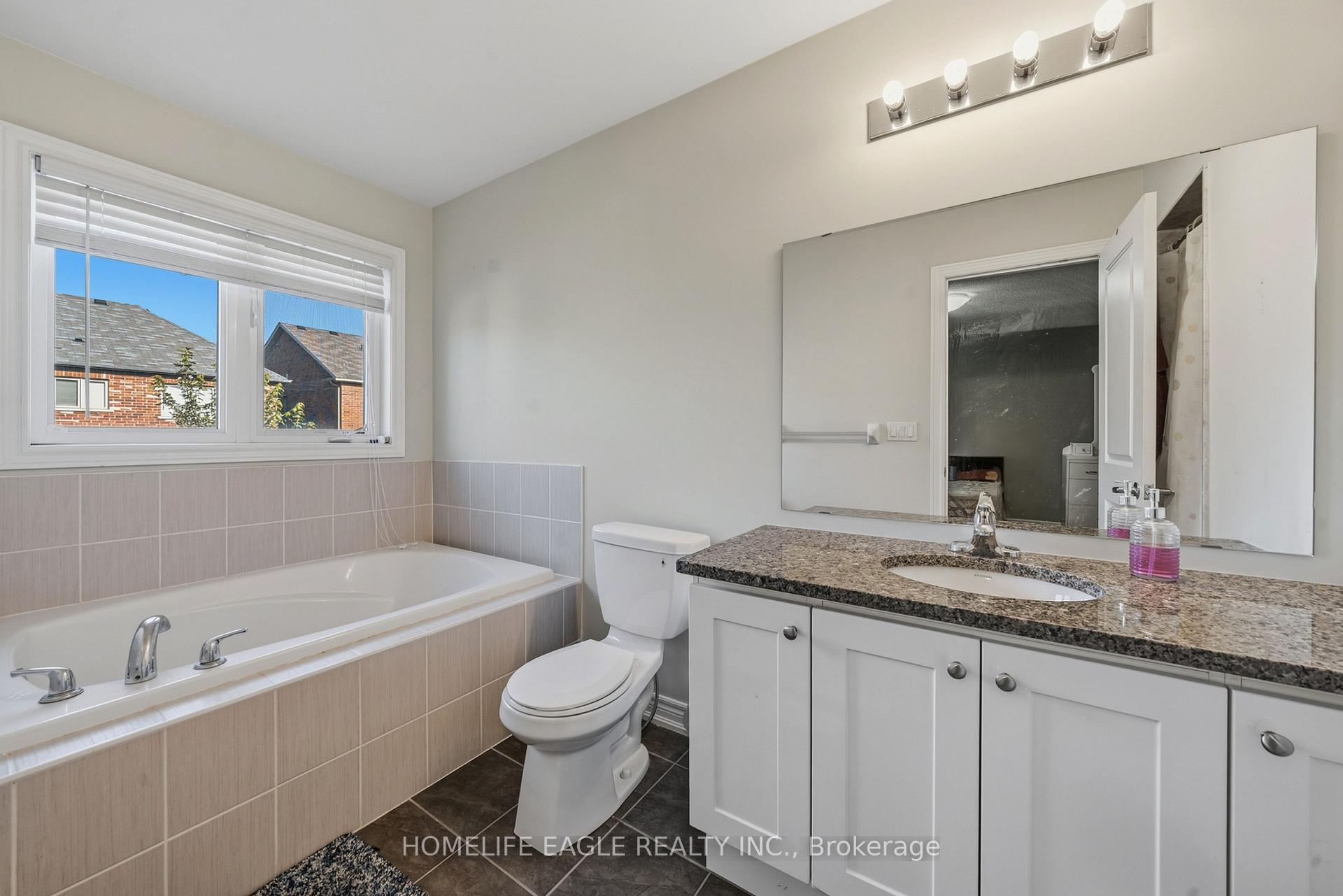 Photo 11 of 746 Yarfield Crescent, Newmarket, Glenway Estates — HOMEH