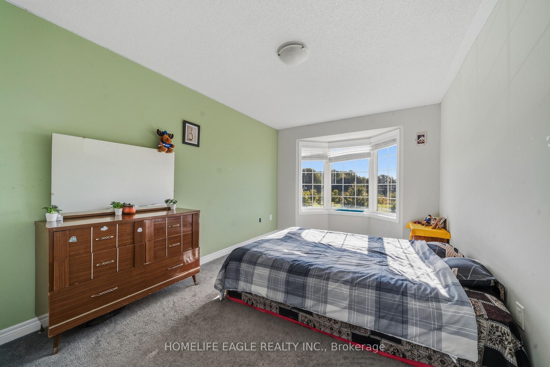 Photo 12 of 746 Yarfield Crescent, Newmarket, Glenway Estates — HOMEH