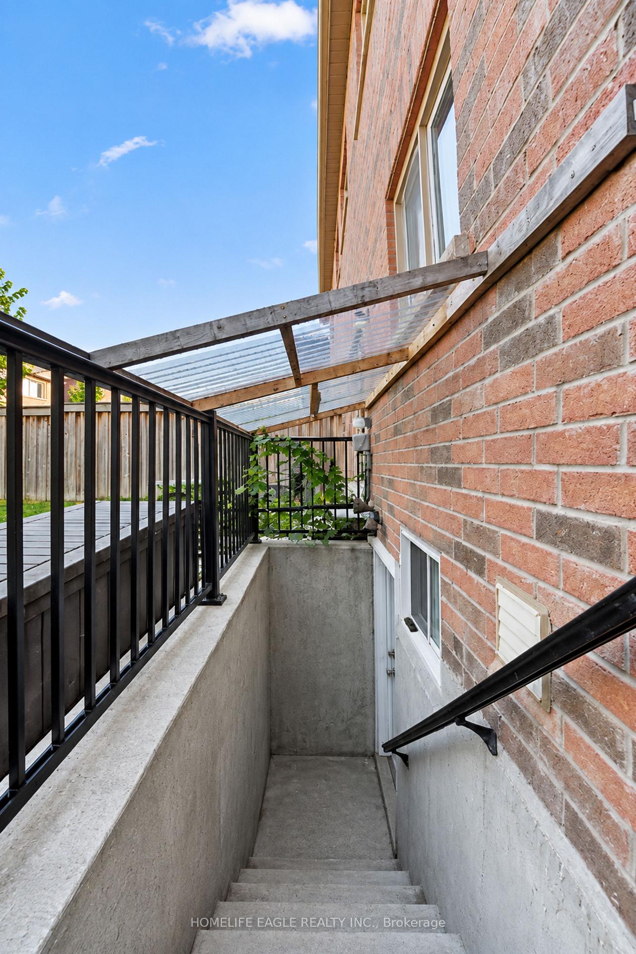 Photo 14 of 746 Yarfield Crescent, Newmarket, Glenway Estates — HOMEH