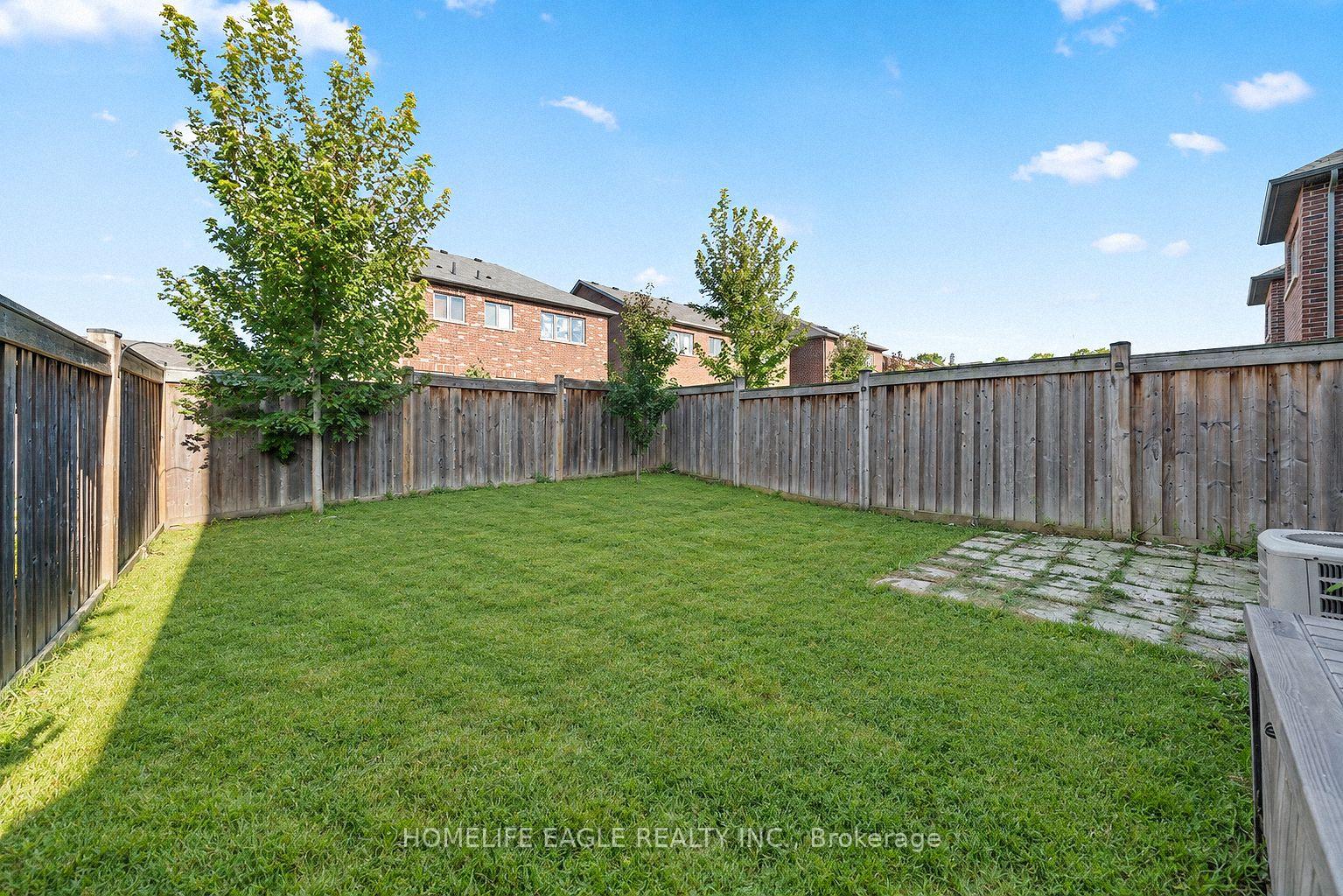 Photo 16 of 746 Yarfield Crescent, Newmarket, Glenway Estates — HOMEH
