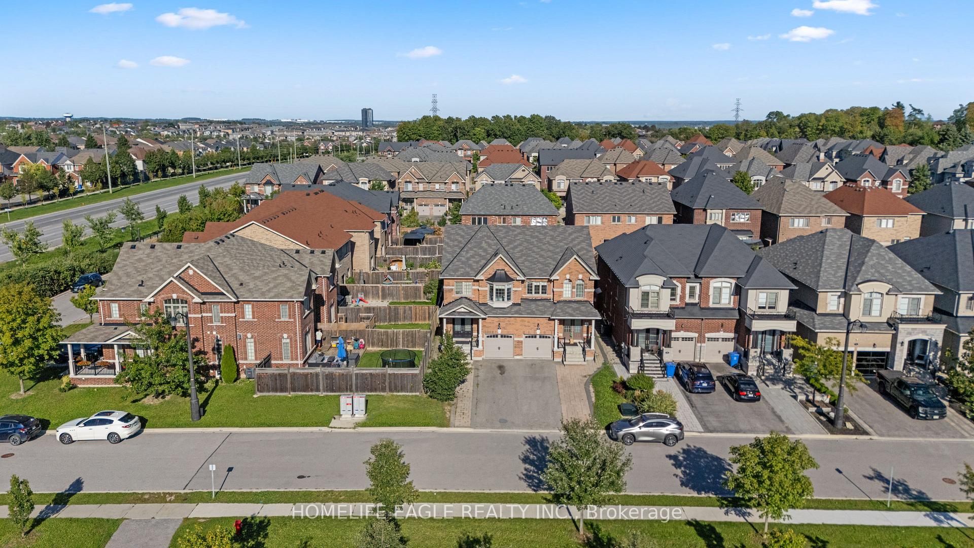 Photo 20 of 746 Yarfield Crescent, Newmarket, Glenway Estates — HOMEH
