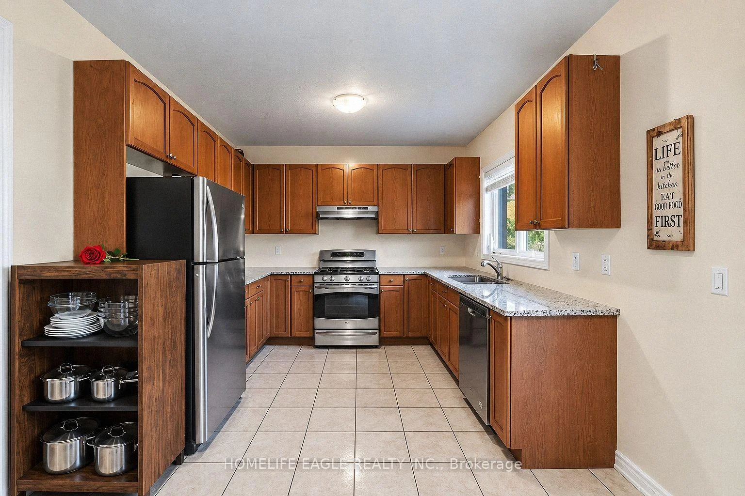 Photo 8 of 746 Yarfield Crescent, Newmarket, Glenway Estates — HOMEH
