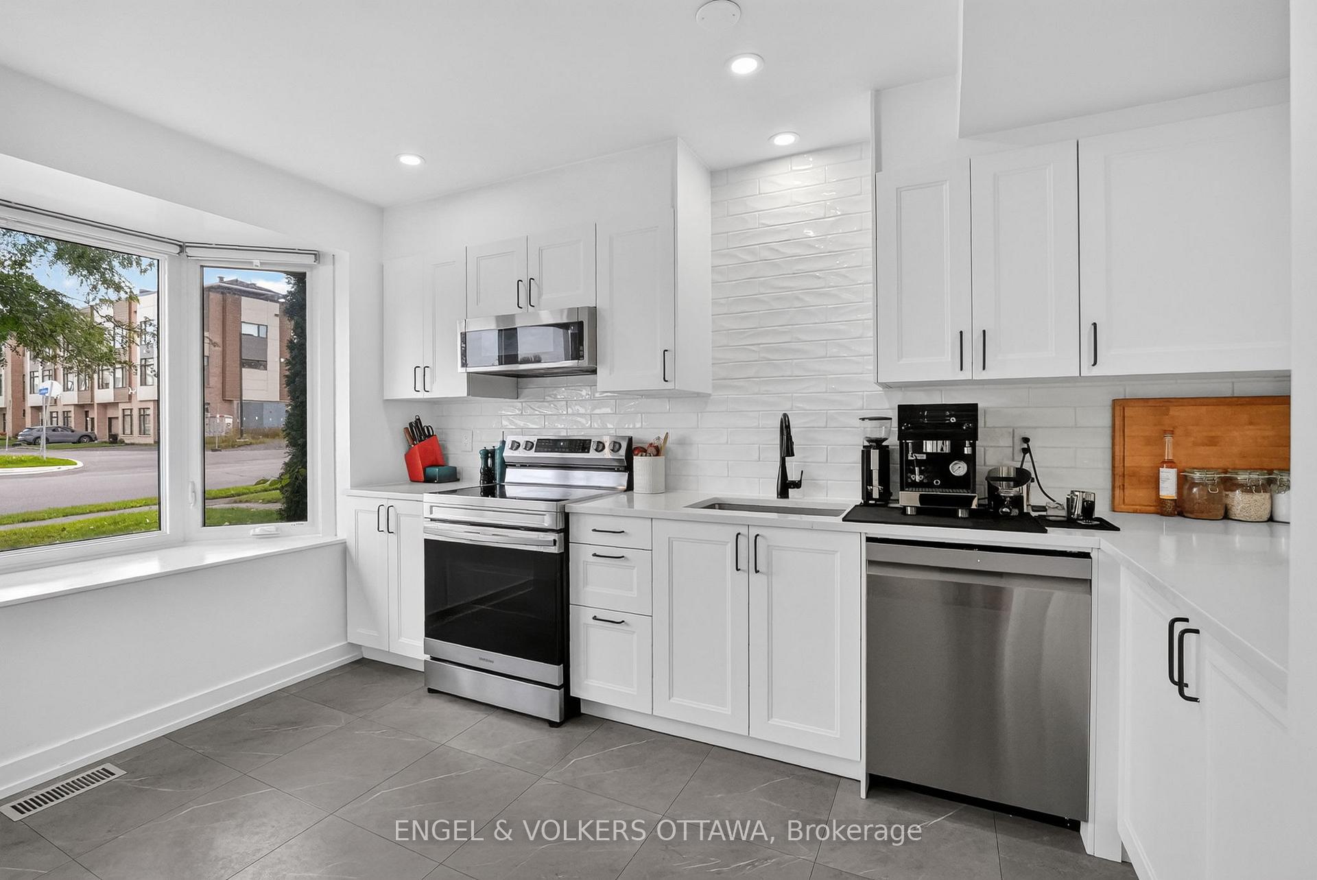 Photo 9 of 1304 Morrison Drive, Ottawa, Redwood Park — HOMEH