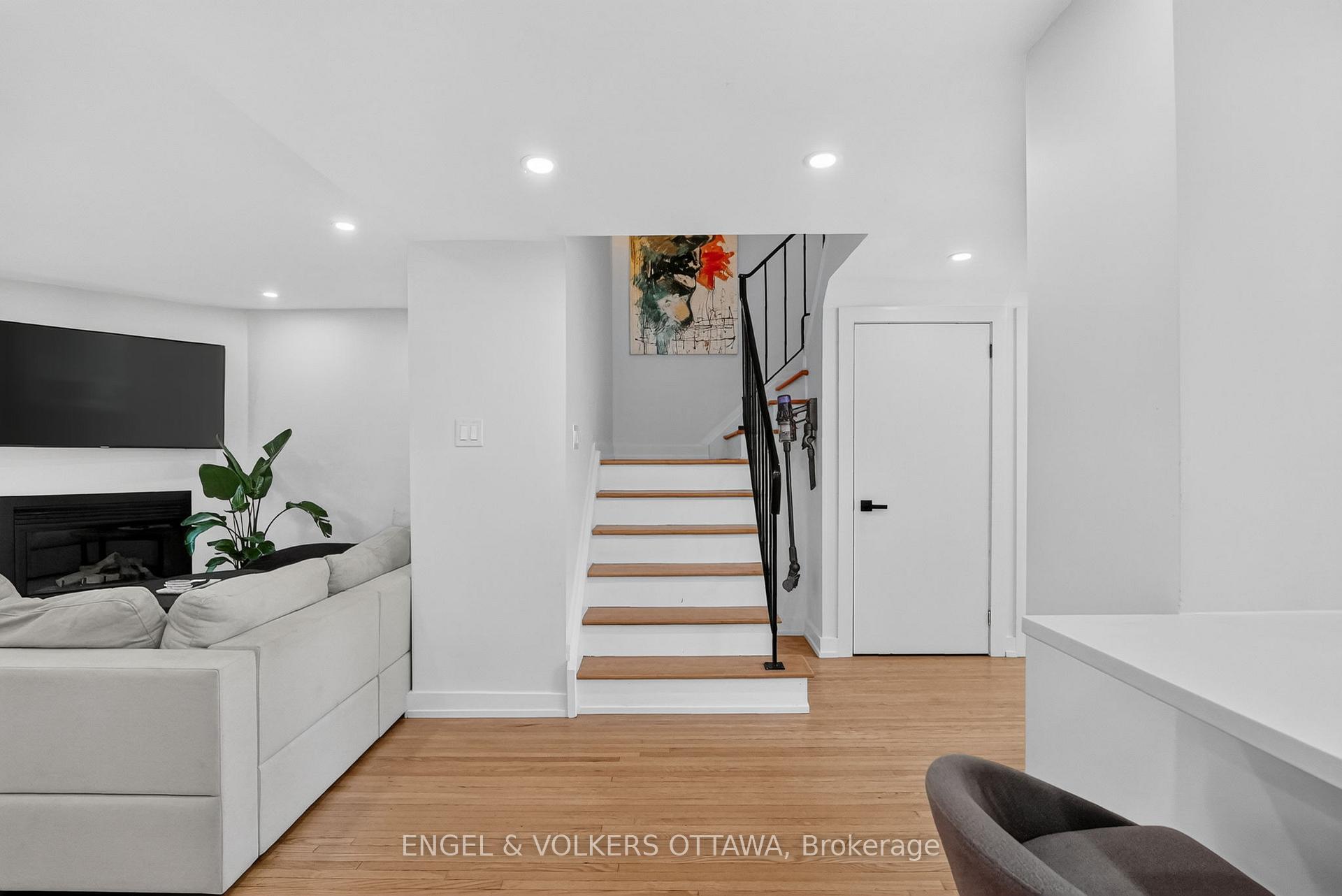 Photo 14 of 1304 Morrison Drive, Ottawa, Redwood Park — HOMEH