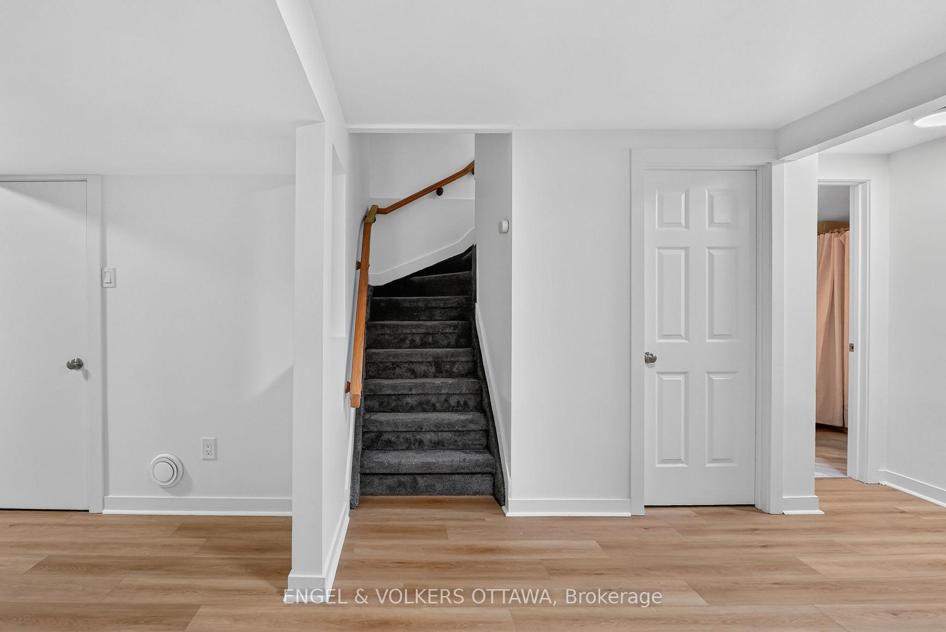 Photo 20 of 1304 Morrison Drive, Ottawa, Redwood Park — HOMEH